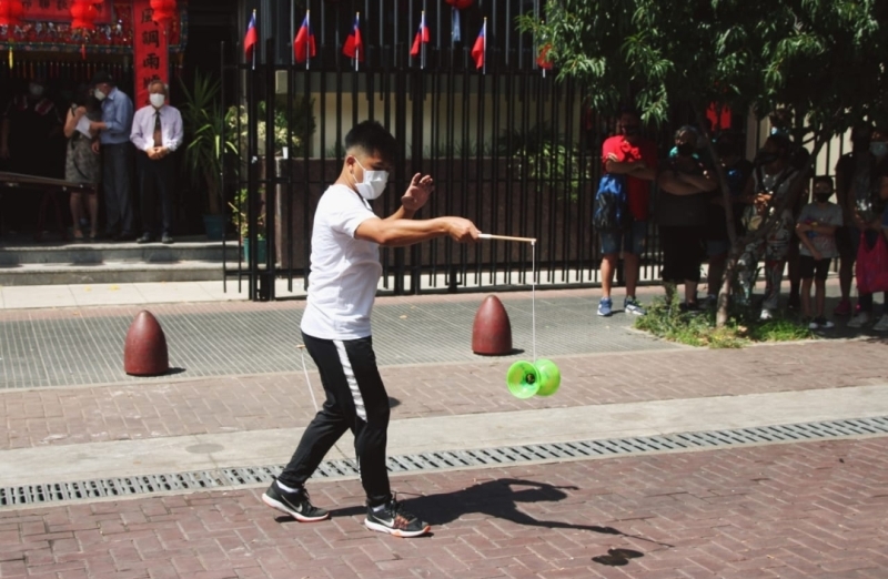 扯鈴教練表演扯鈴