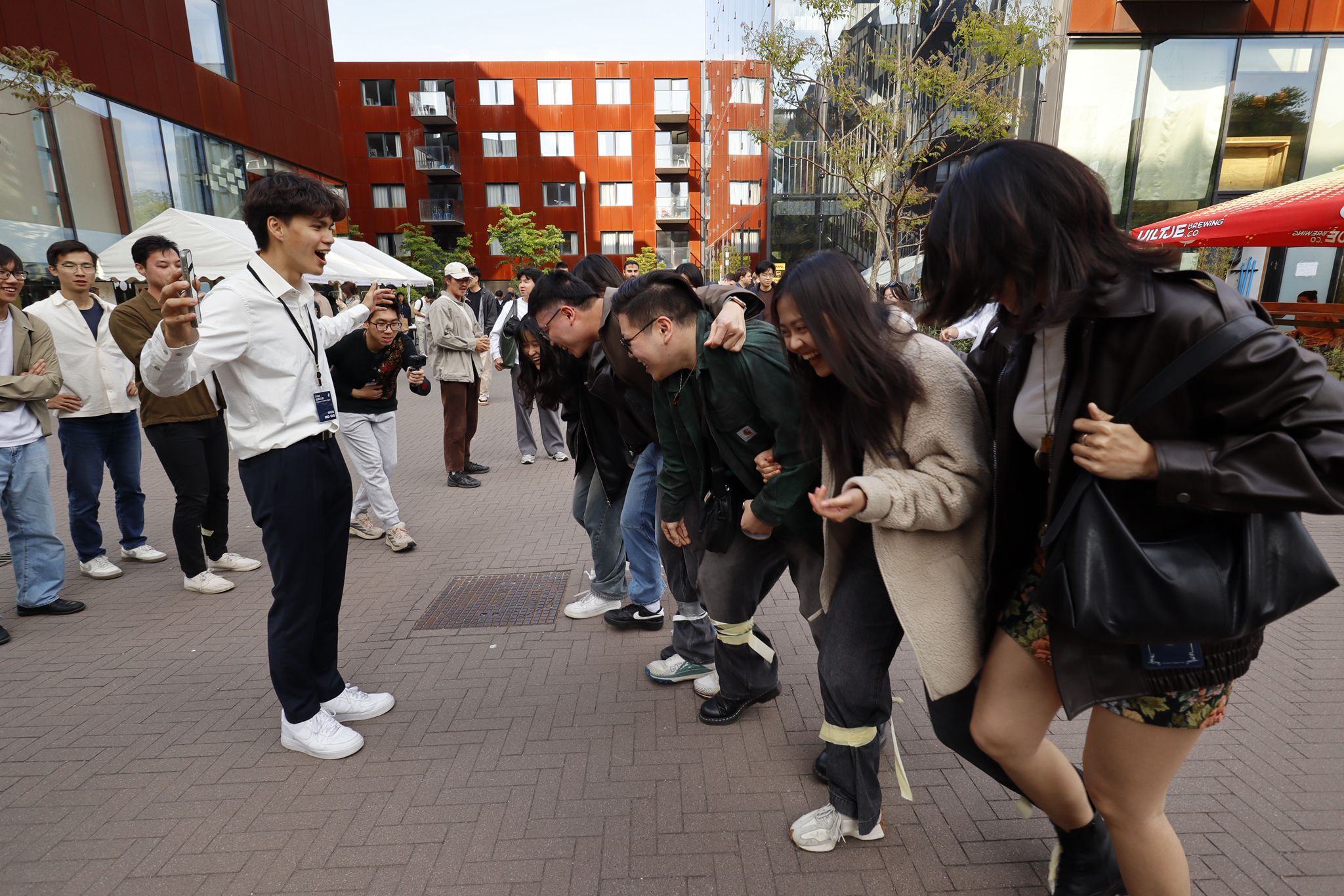 不同國籍民眾一同體驗趣味競賽