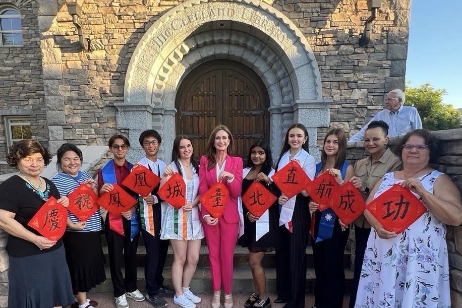 慶祝鳳凰城與臺北市直航成功,在慶祝活動上宣傳正體漢字文化.