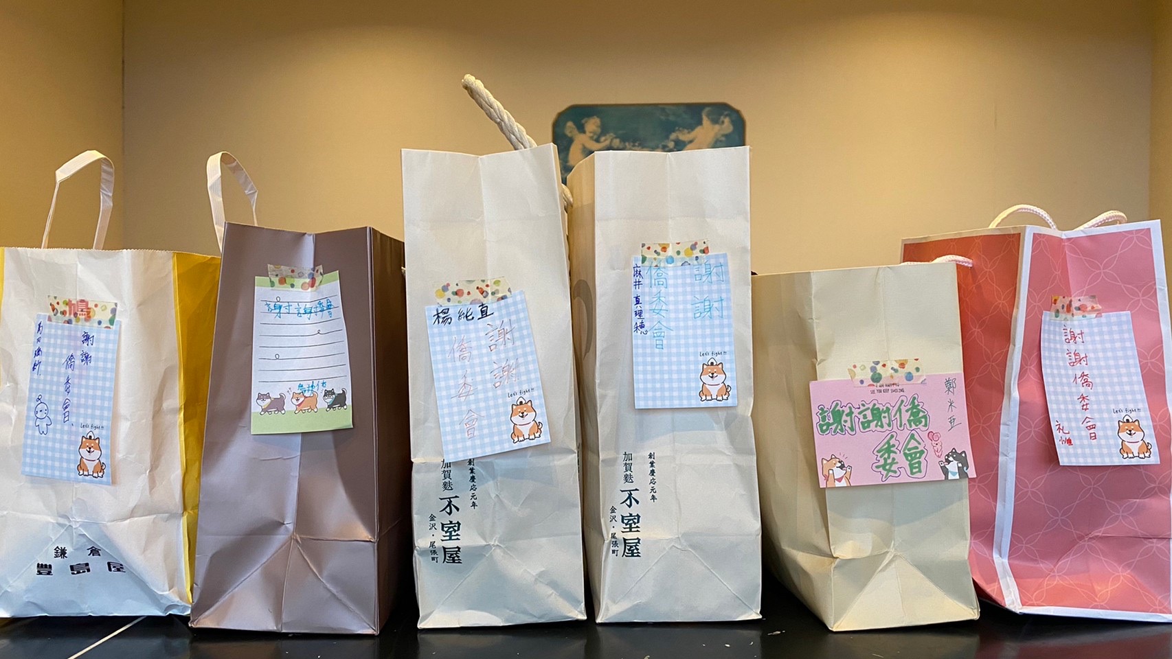 在收穫了活動後點心時，小朋友們亦各自親筆寫上誠摯的謝意。