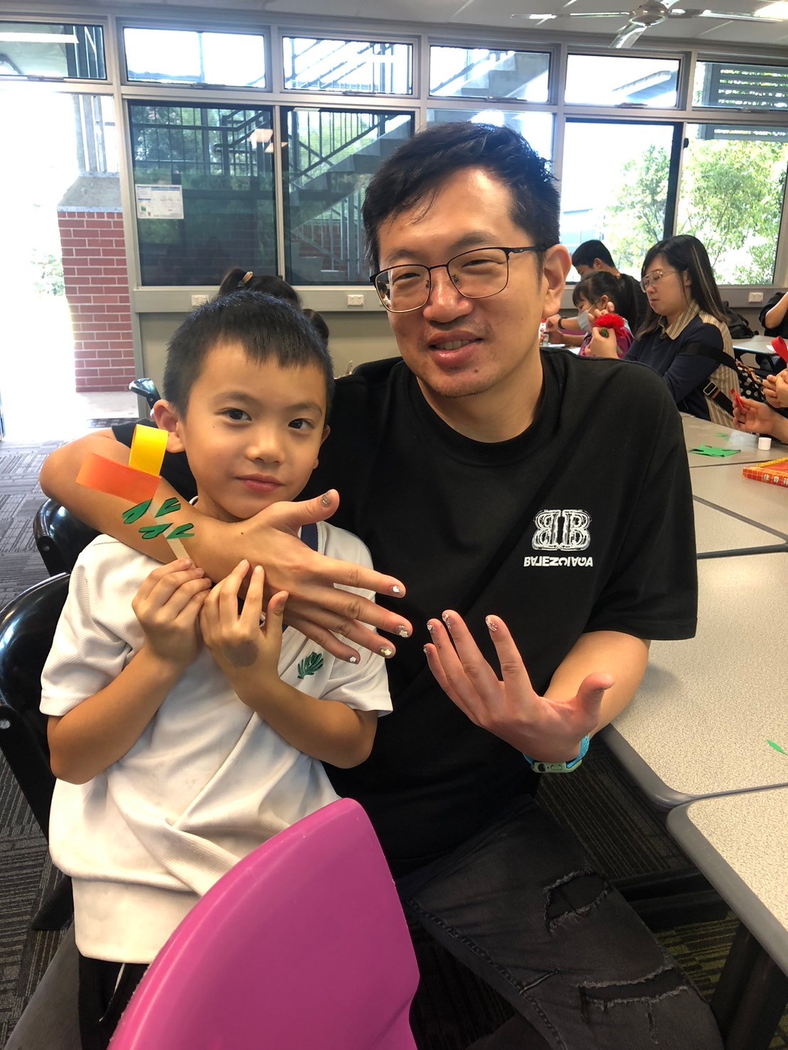 親子一起製作愛心花