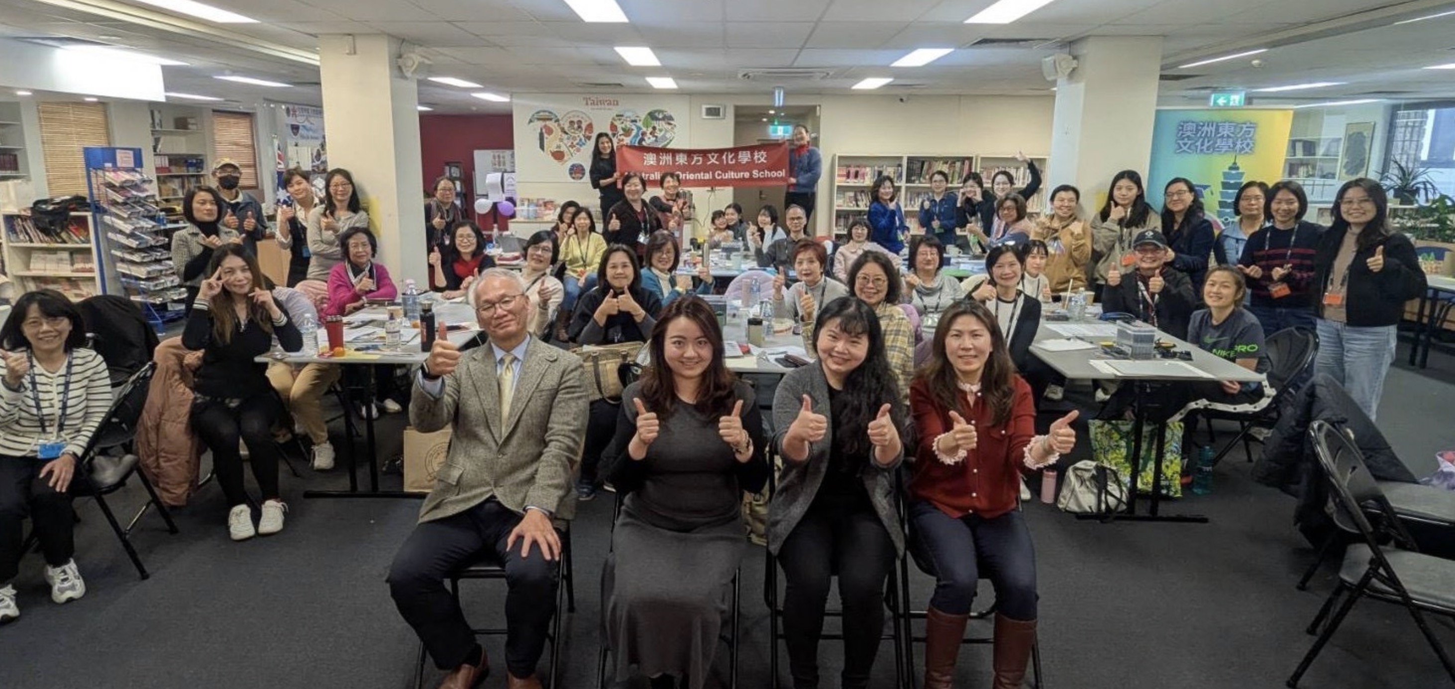 雪梨文教中心主任江佳慧與老師們結業式合影