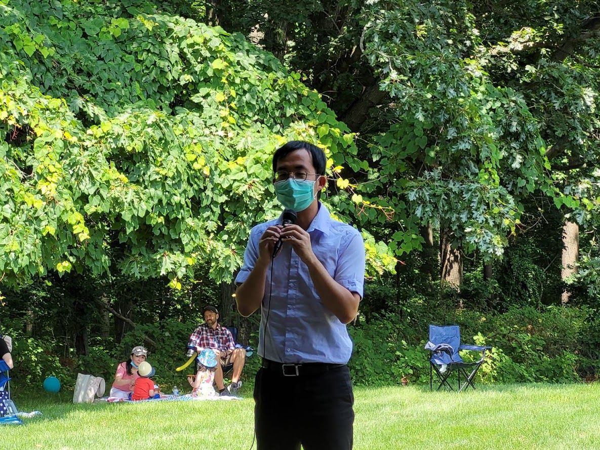 駐紐約華僑文教服務中心林威廷副主任更是遠道而來，親口為新海中文學校招生打氣。