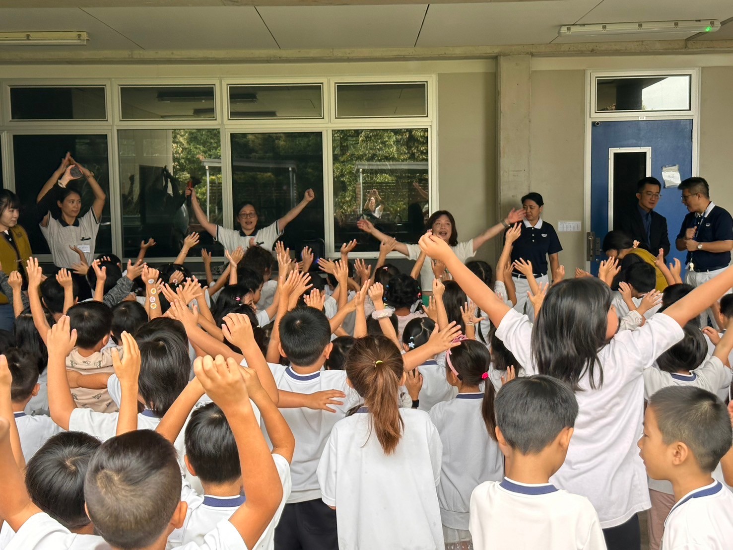 布市慈濟人文學校「地球的孩子」歡樂教唱4