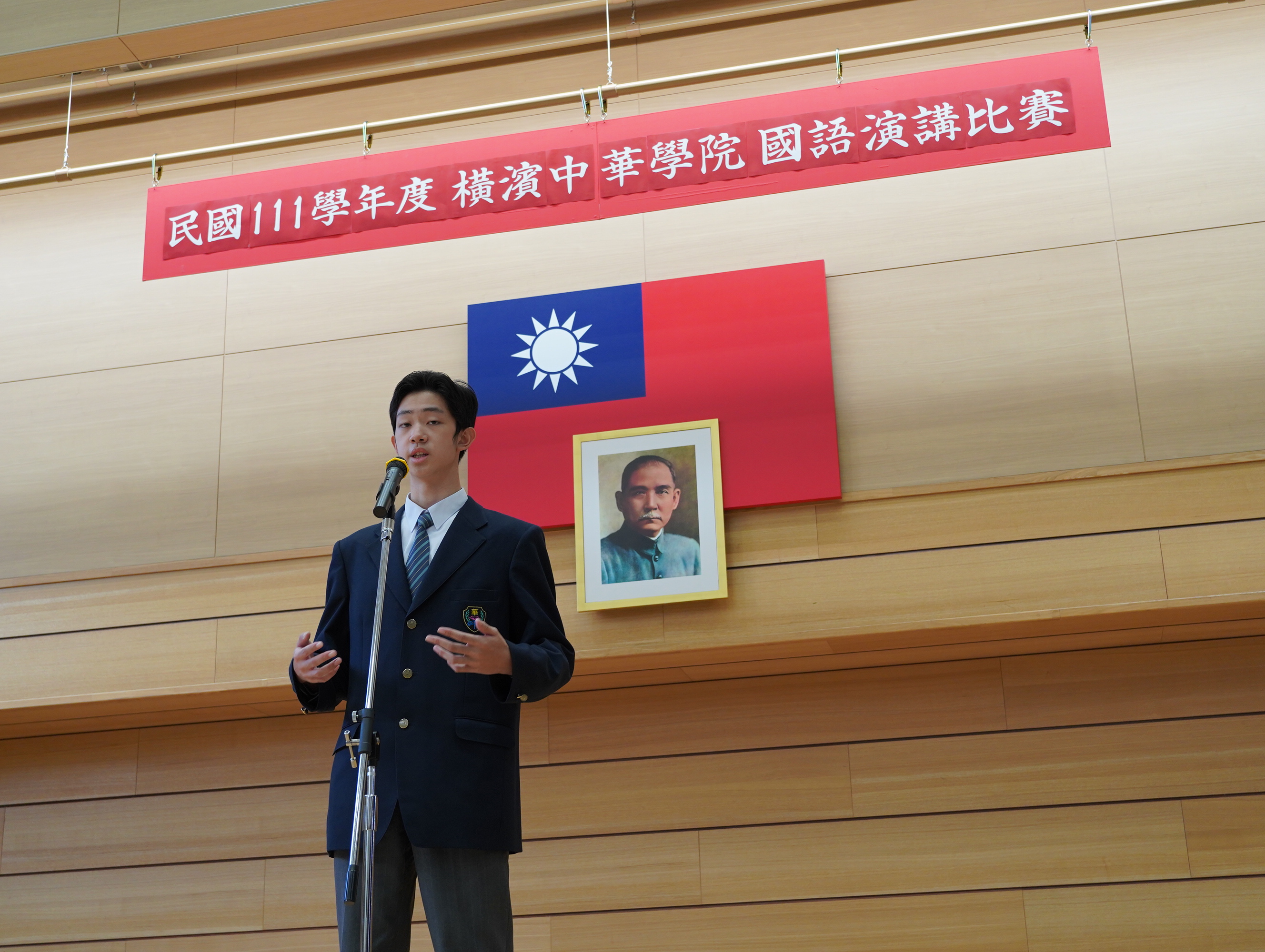 高中部演講者表演