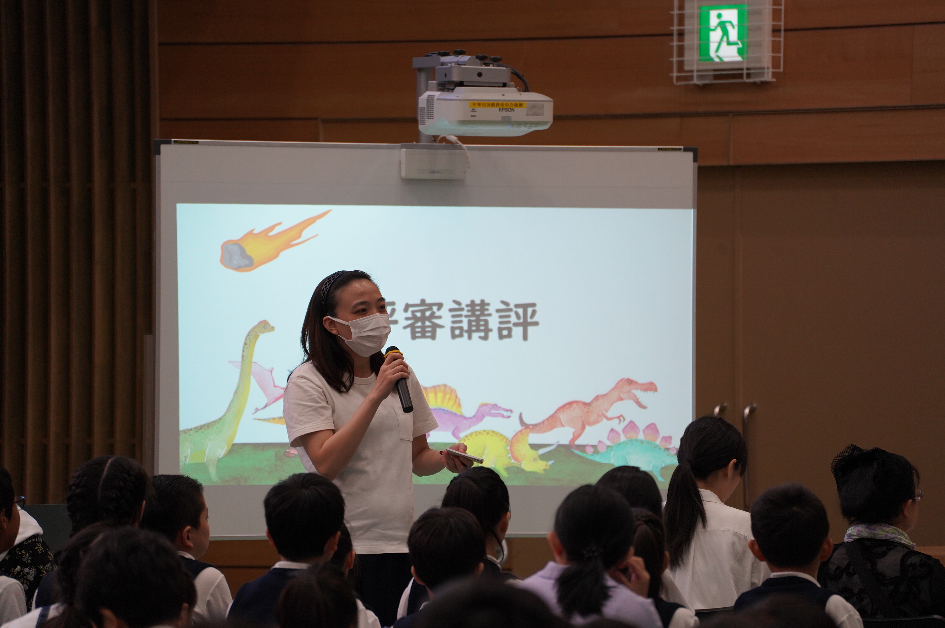 老師對於各參賽者給予講評