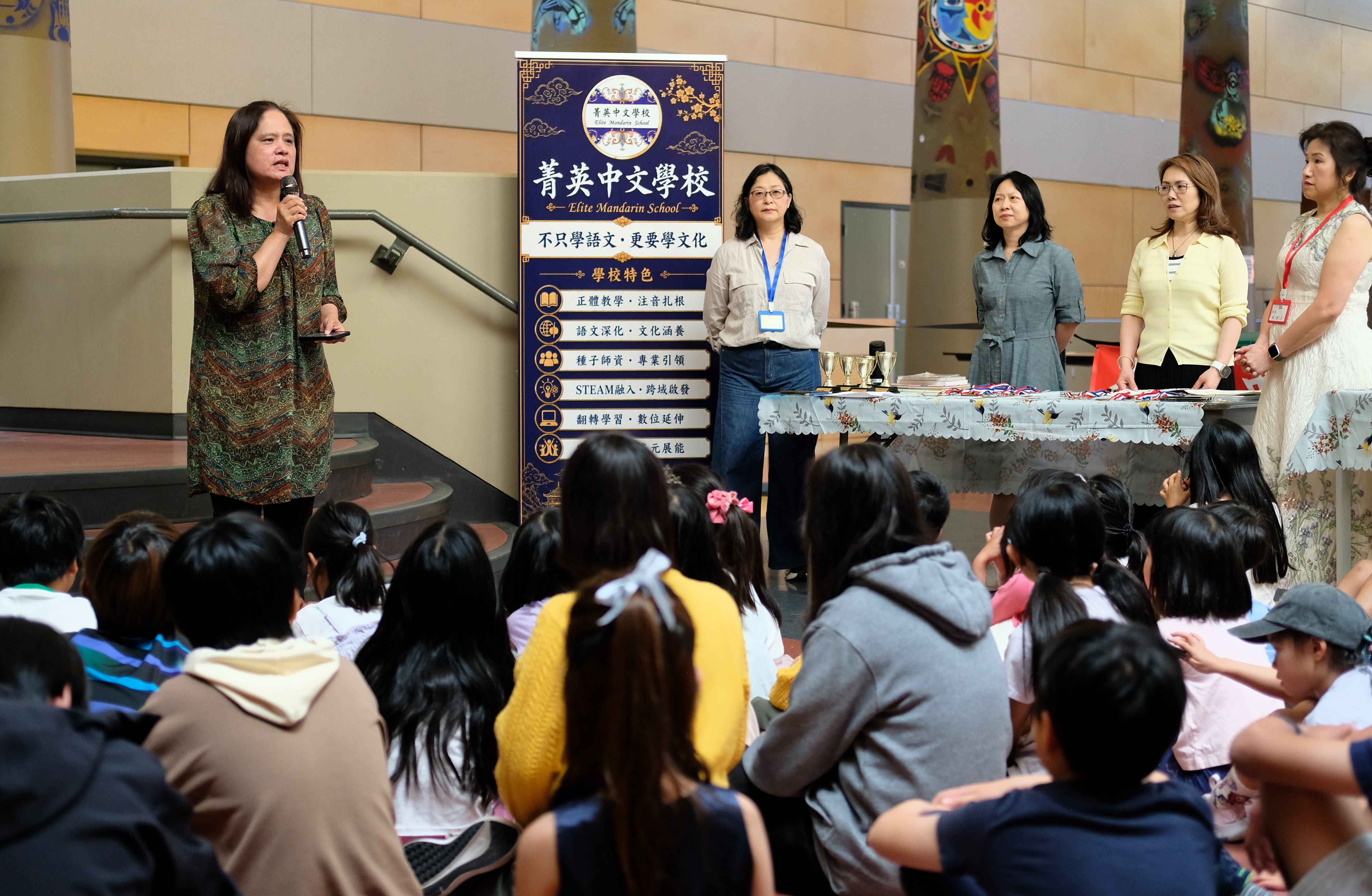 駐溫哥華臺北經濟文化辦事處僑務組林美玲秘書致詞勉勵學生持續學習中文、認識臺灣文化。
