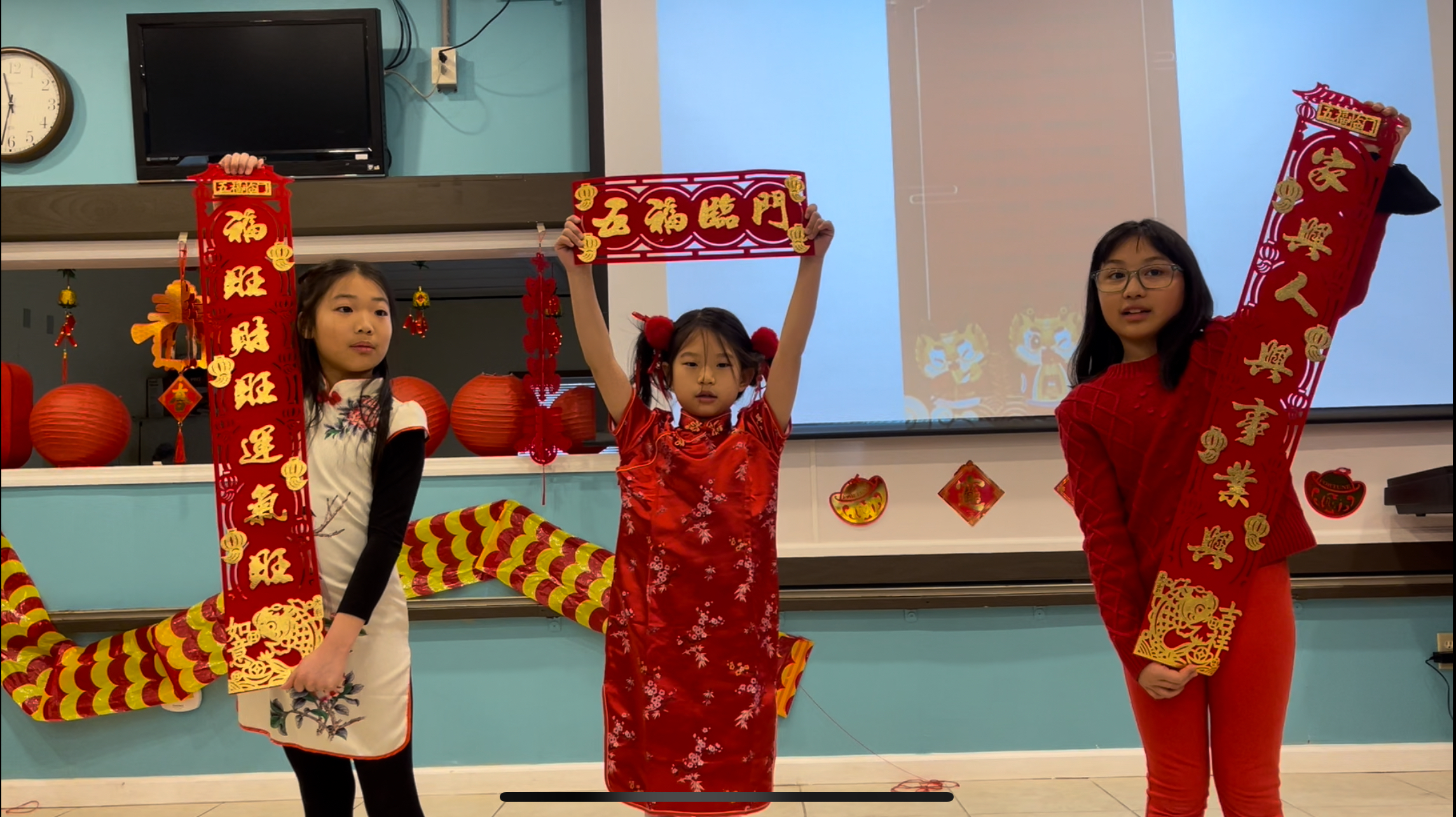 四年級同學表演 "新春數來寶"