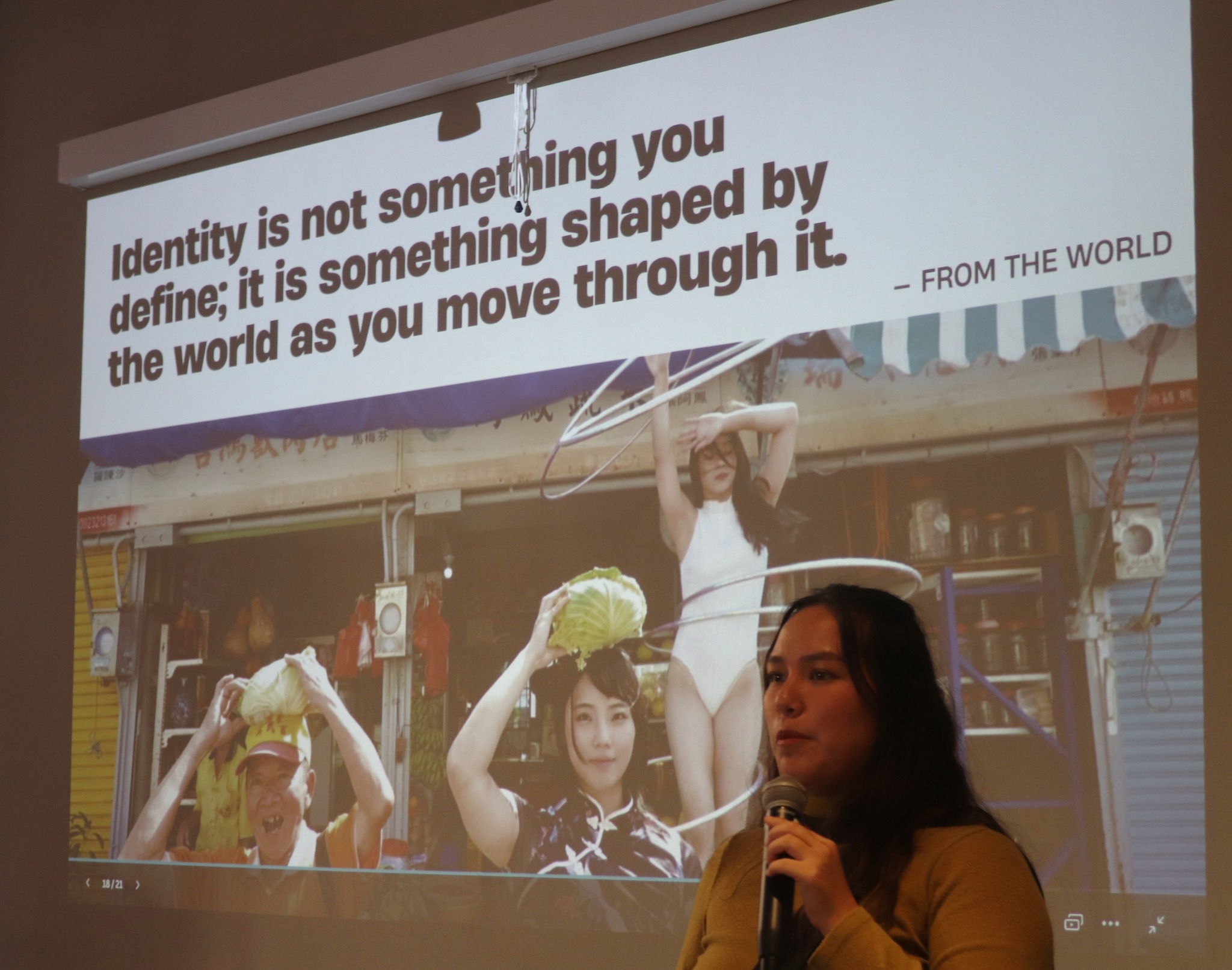 工作坊中邀請Amber分享其自我認同的學習之路