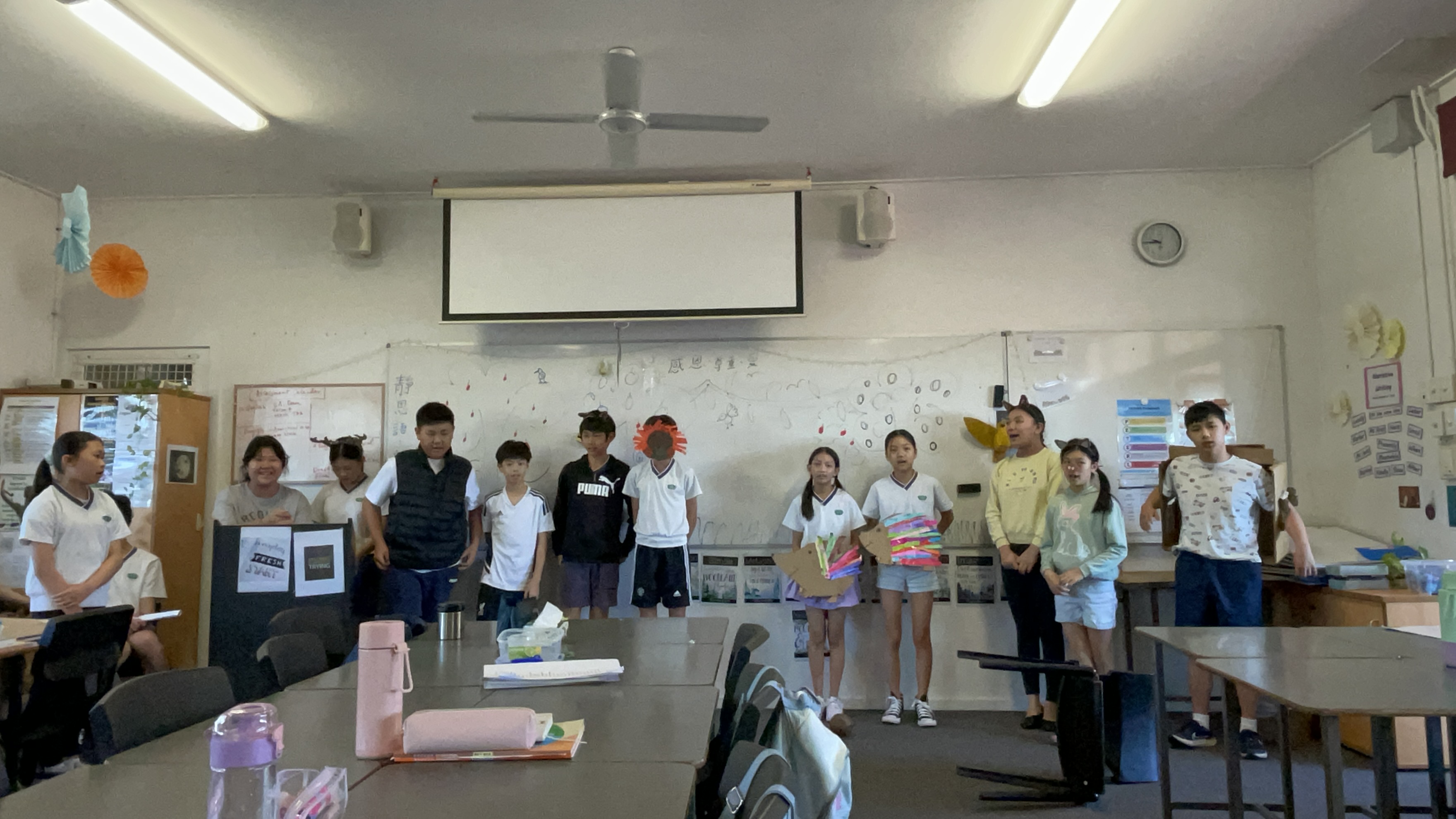 以演戲方式呈現