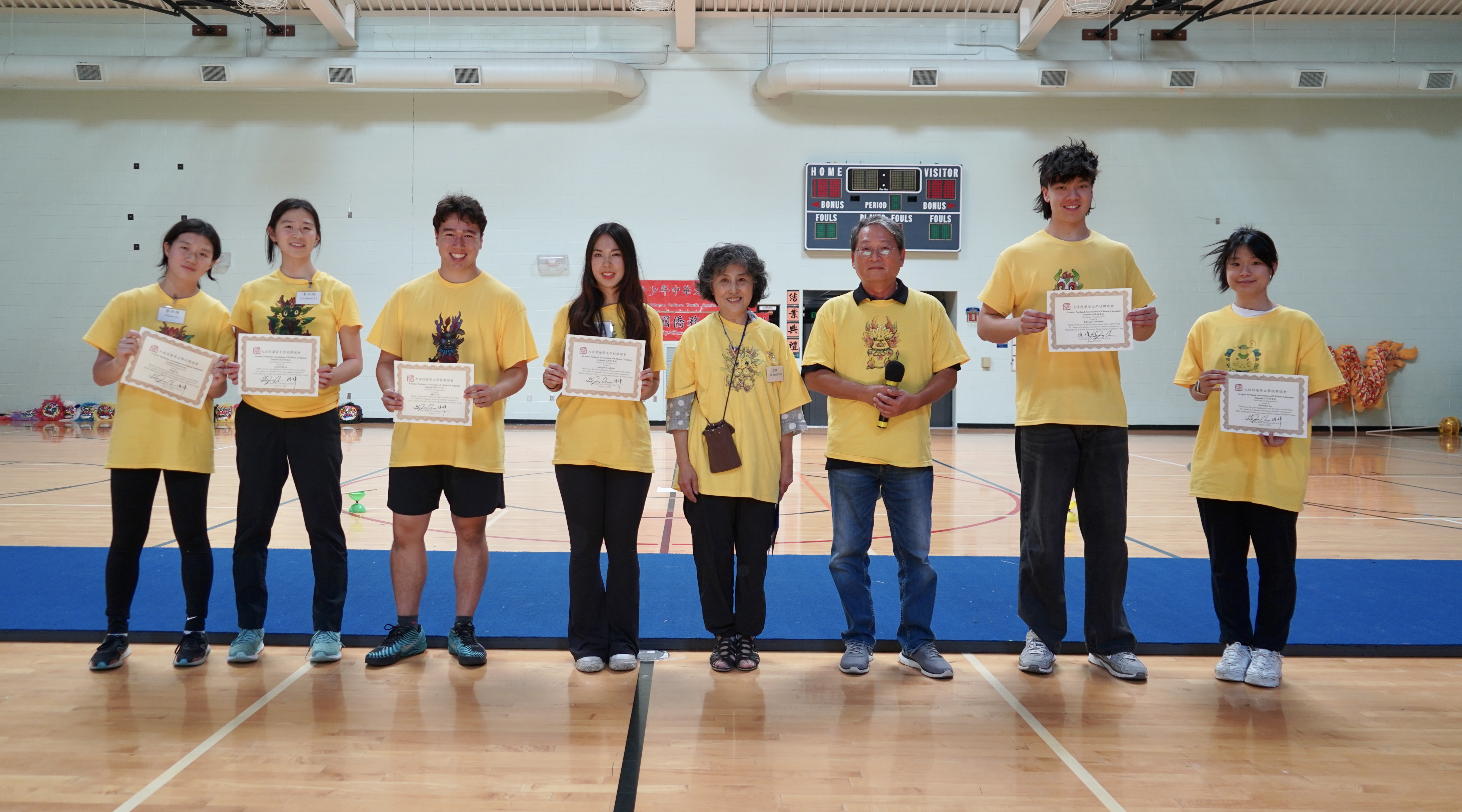 頒發輔導員服務時數證書