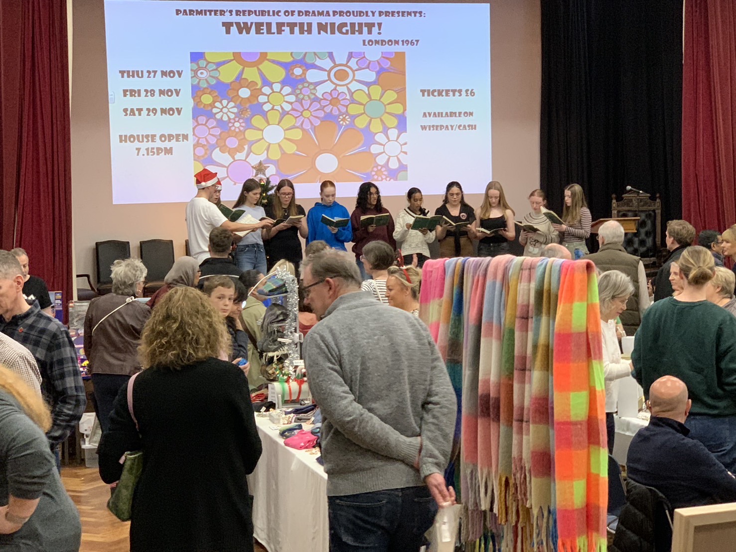 教寫毛筆字的同時分享慈濟靜思語