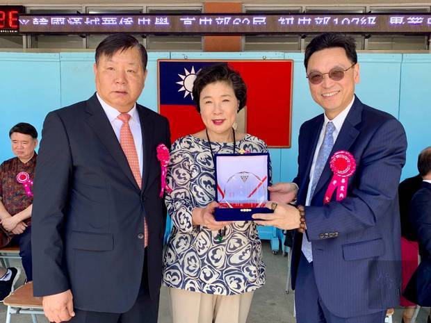 漢城華僑中學畢業典禮 唐殿文勉不忘培育之恩4