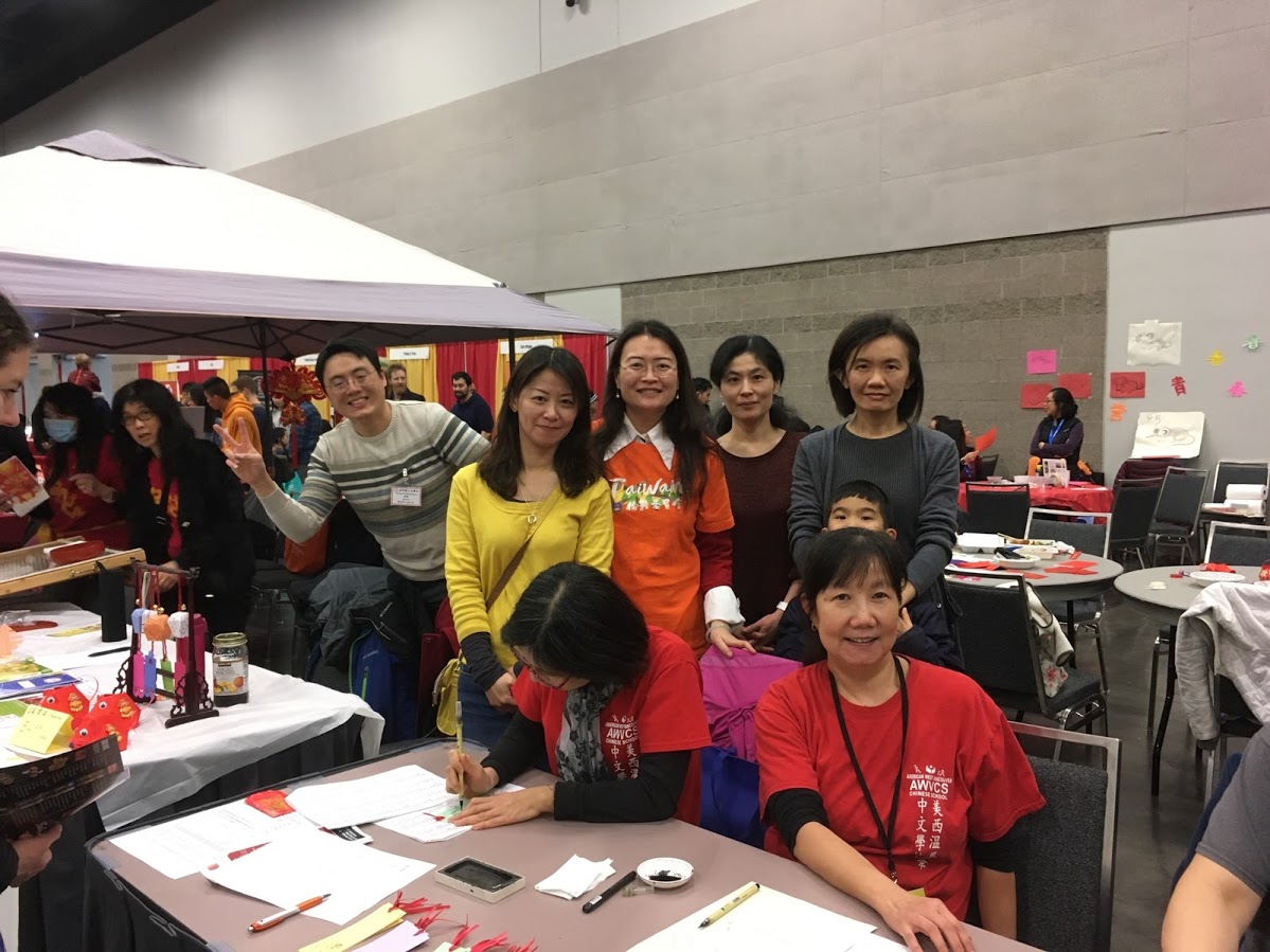 採用英文換中文名字寫在書籤上送給來賓。