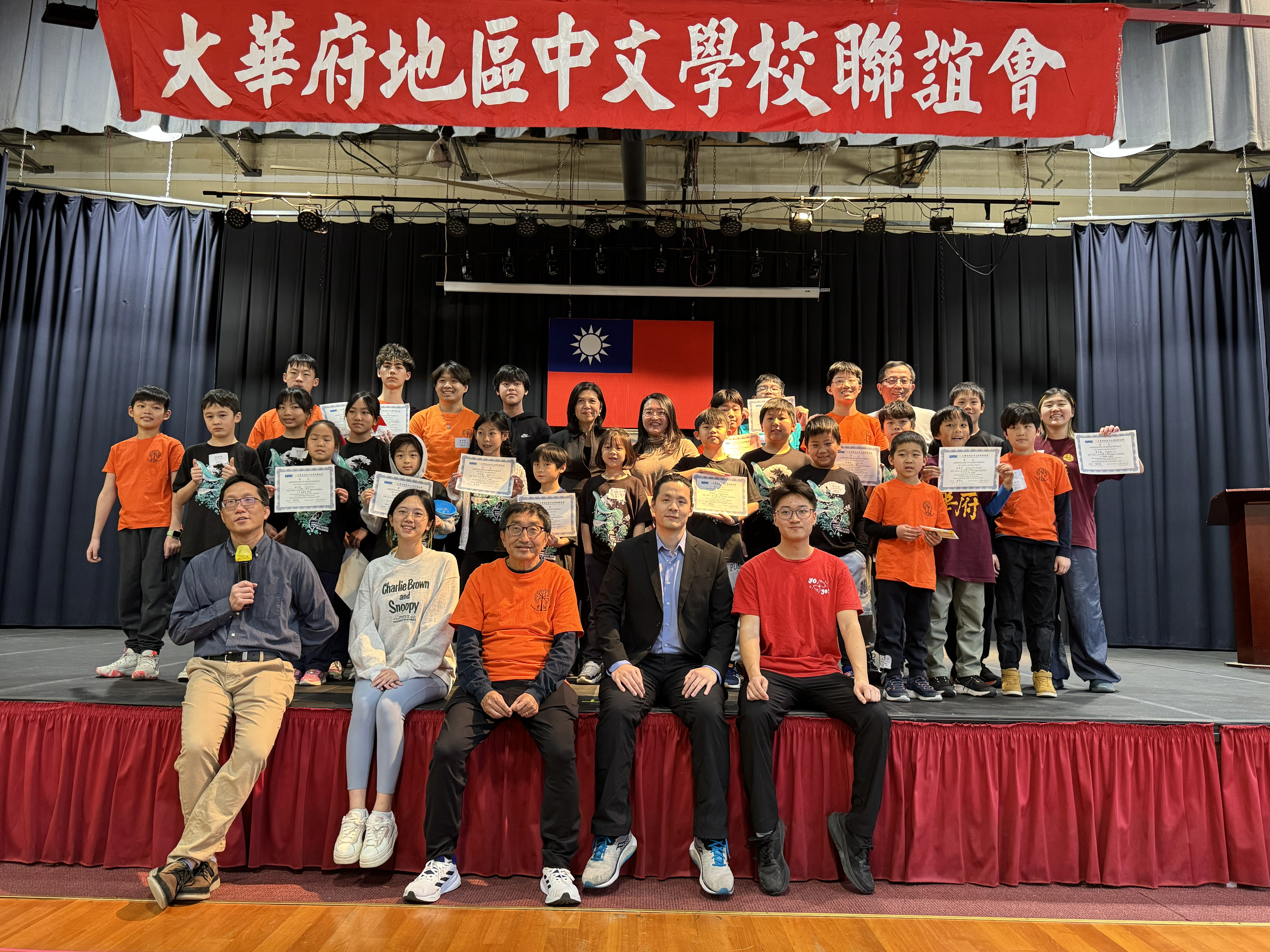 裁判及與賽同學合照