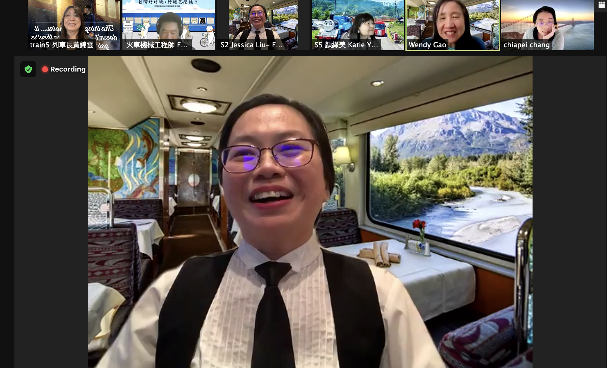 富樂頓中文學校校長扮成列車長帶領學生們探索正體漢字之神秘與美妙