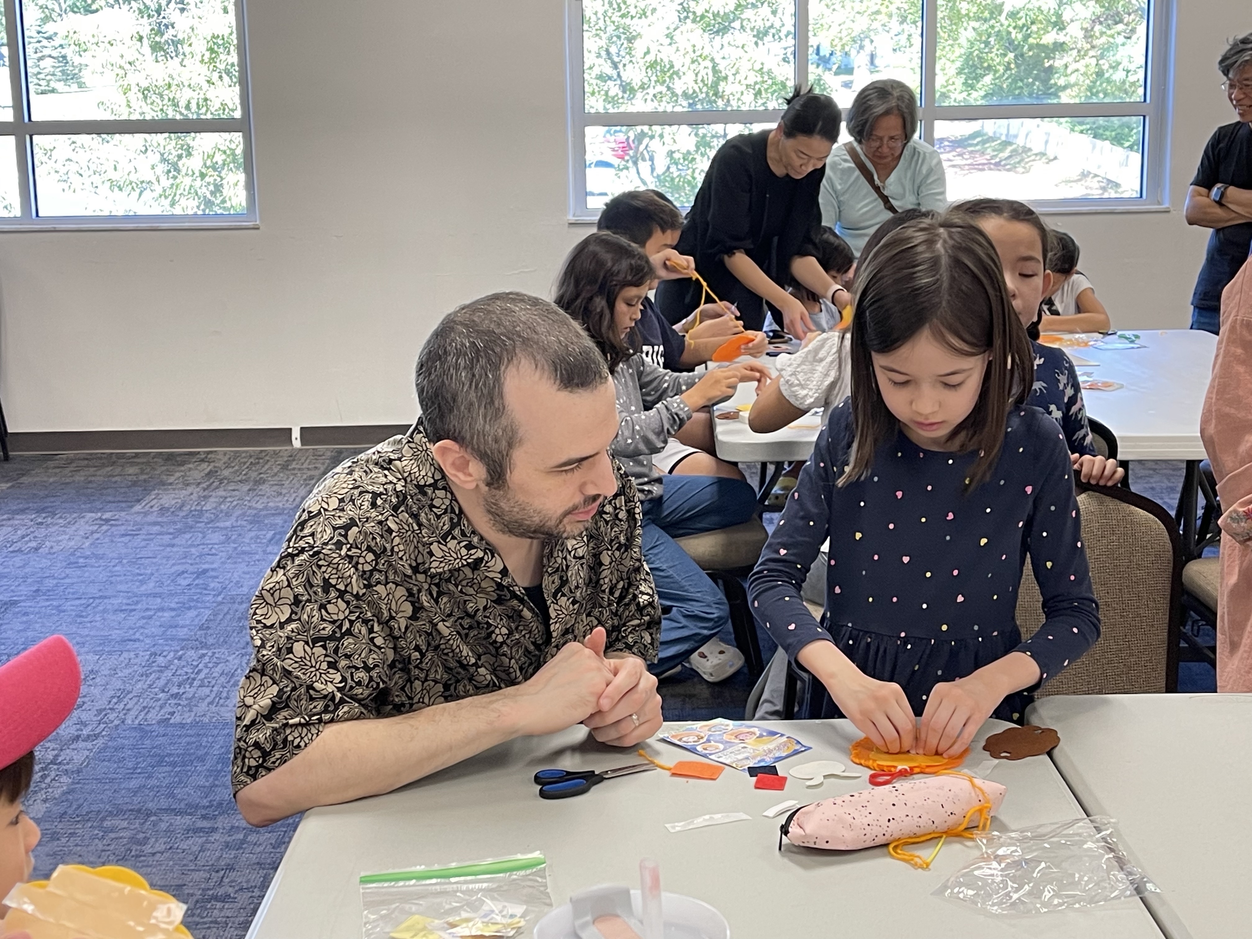 學生及家長共同參與手作品製作