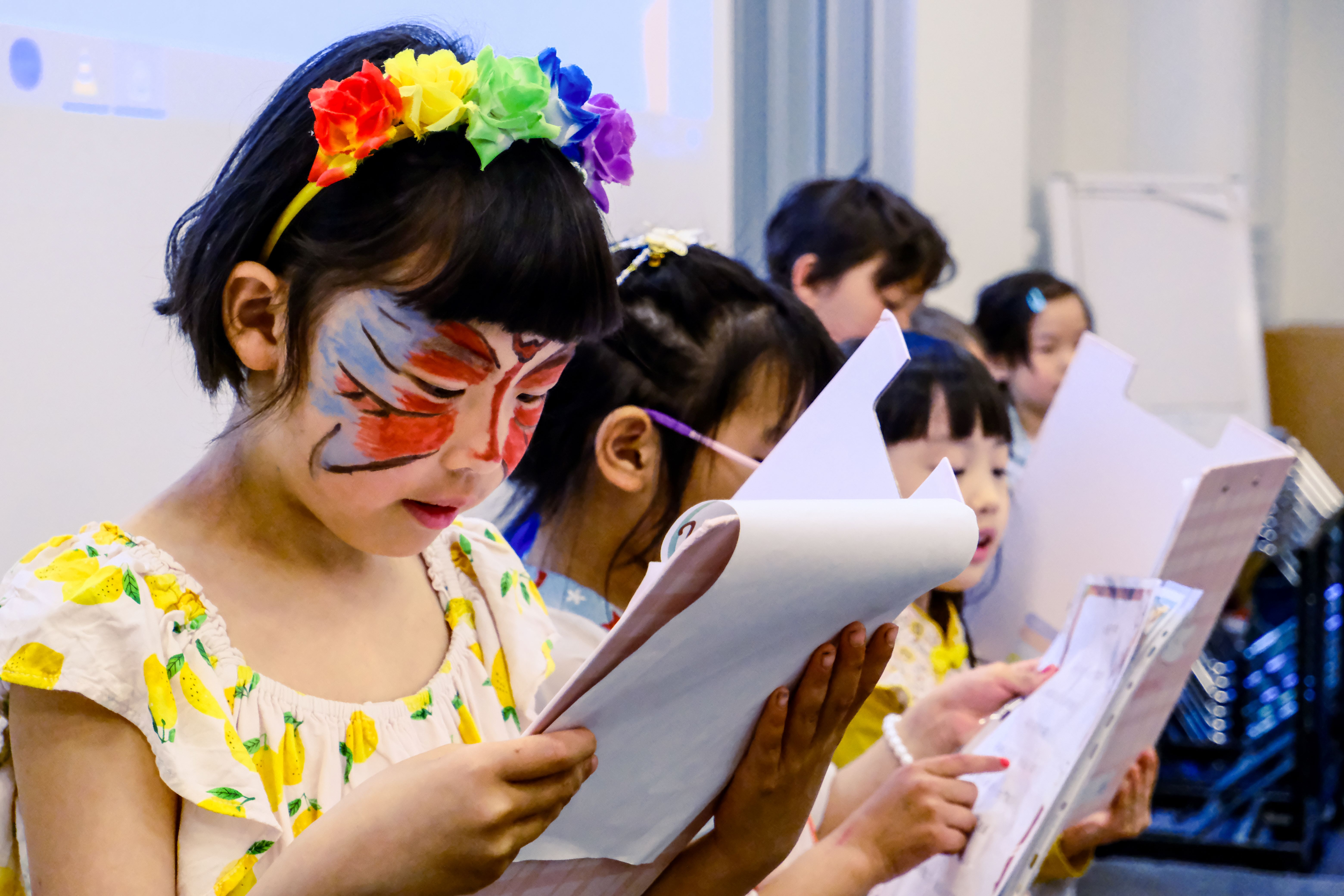 僑校漢字班的孩子們朗讀短句