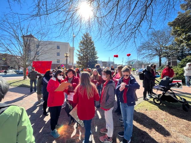 僑校扯鈴隊準備演出