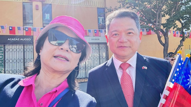 親切的經文處紀欽燿處長和劉校長