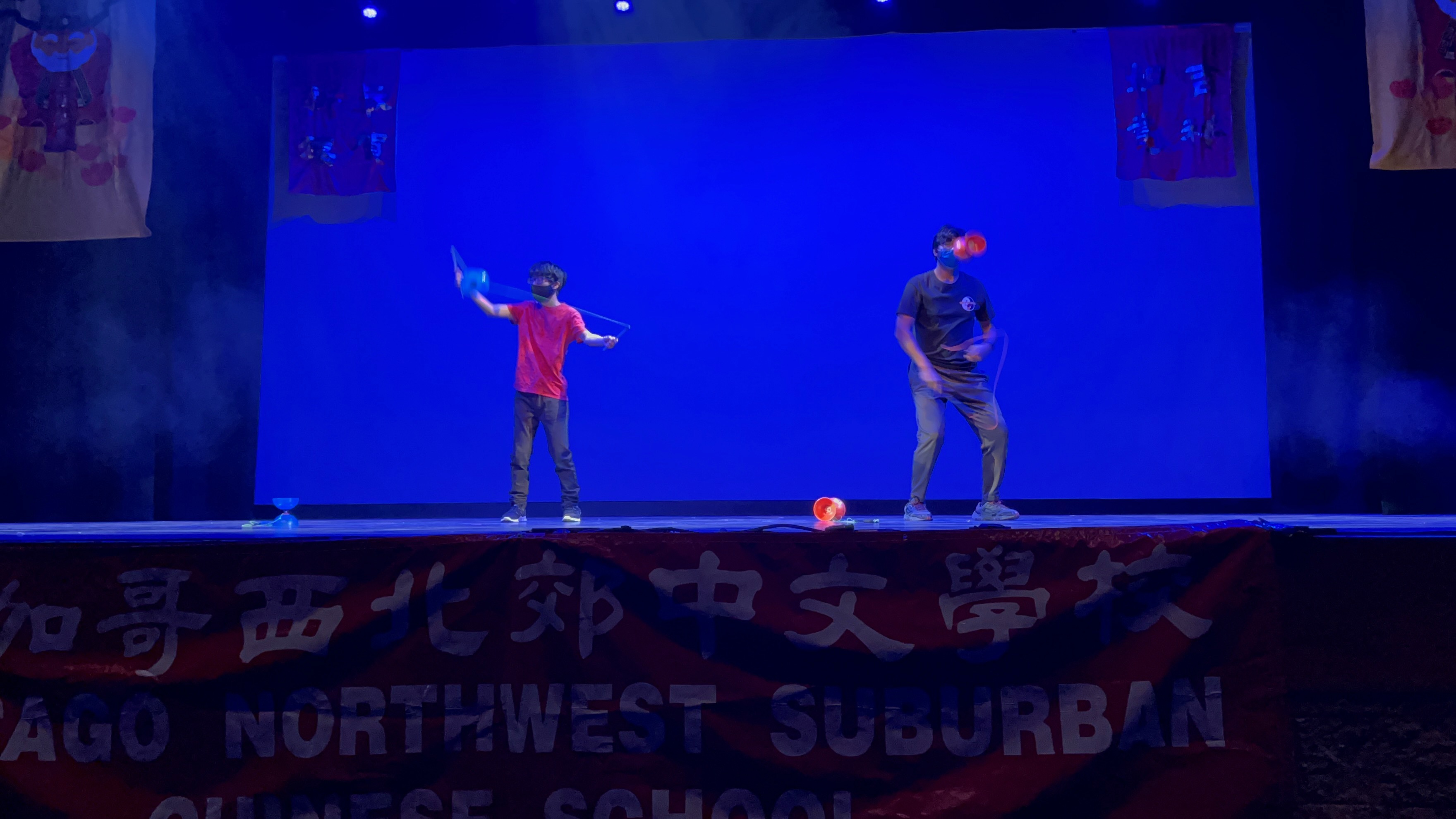 同步花式扯鈴表演。