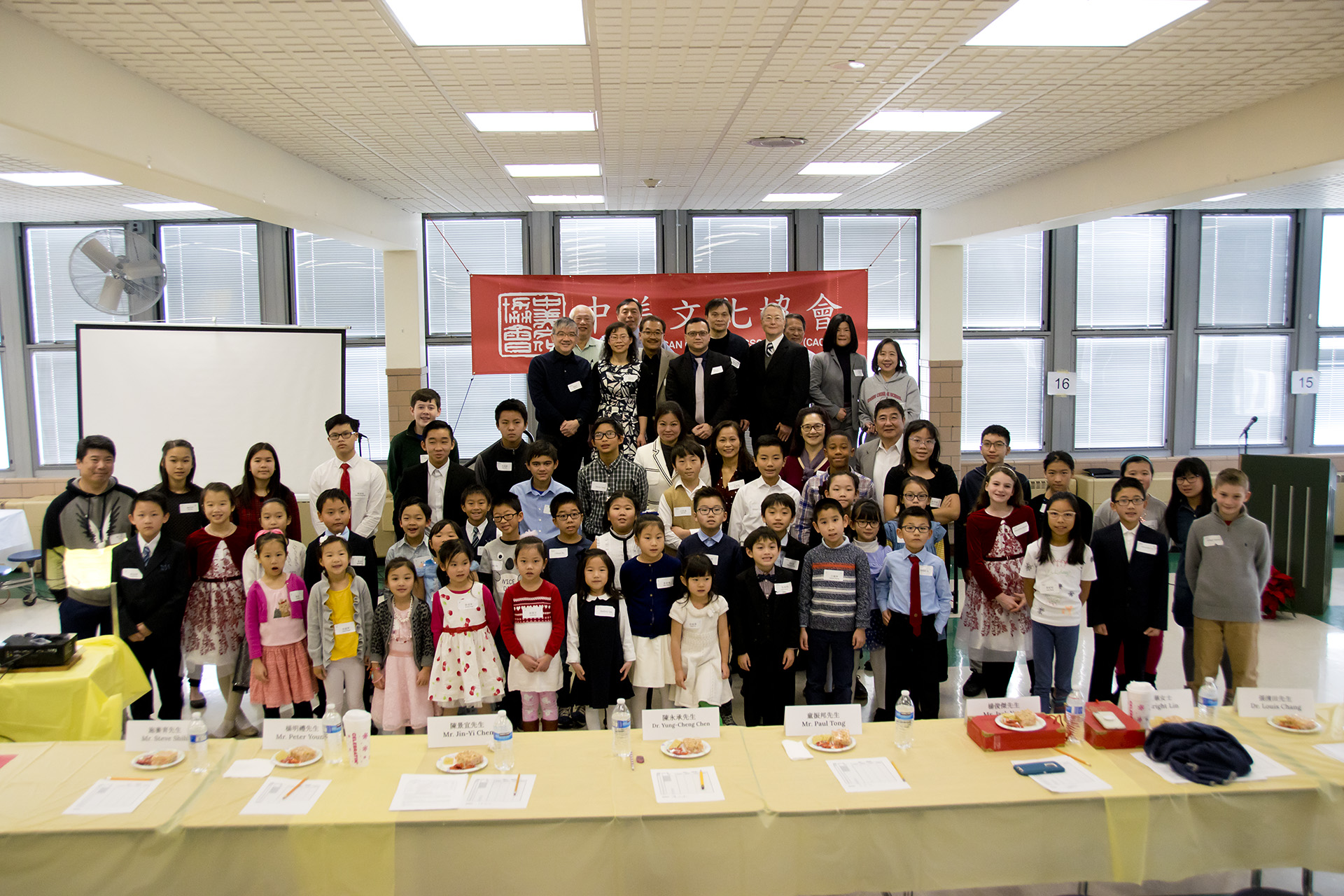 中美文化協會舉行愛迪生、中部、梅山、瑞谷、聯合等五所中文學校演講比賽，50名學生分七組進行。