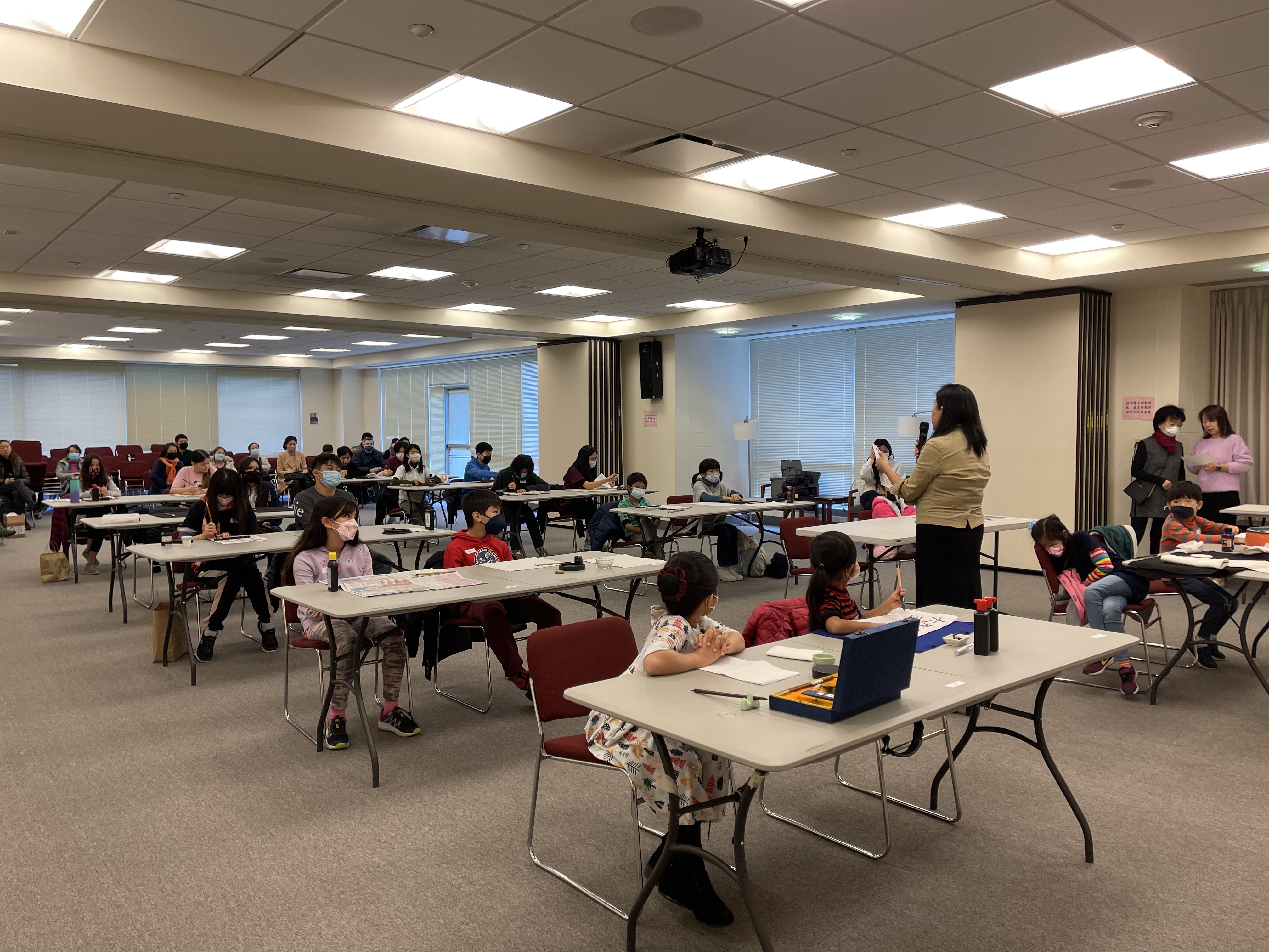 主持人講解比賽規則