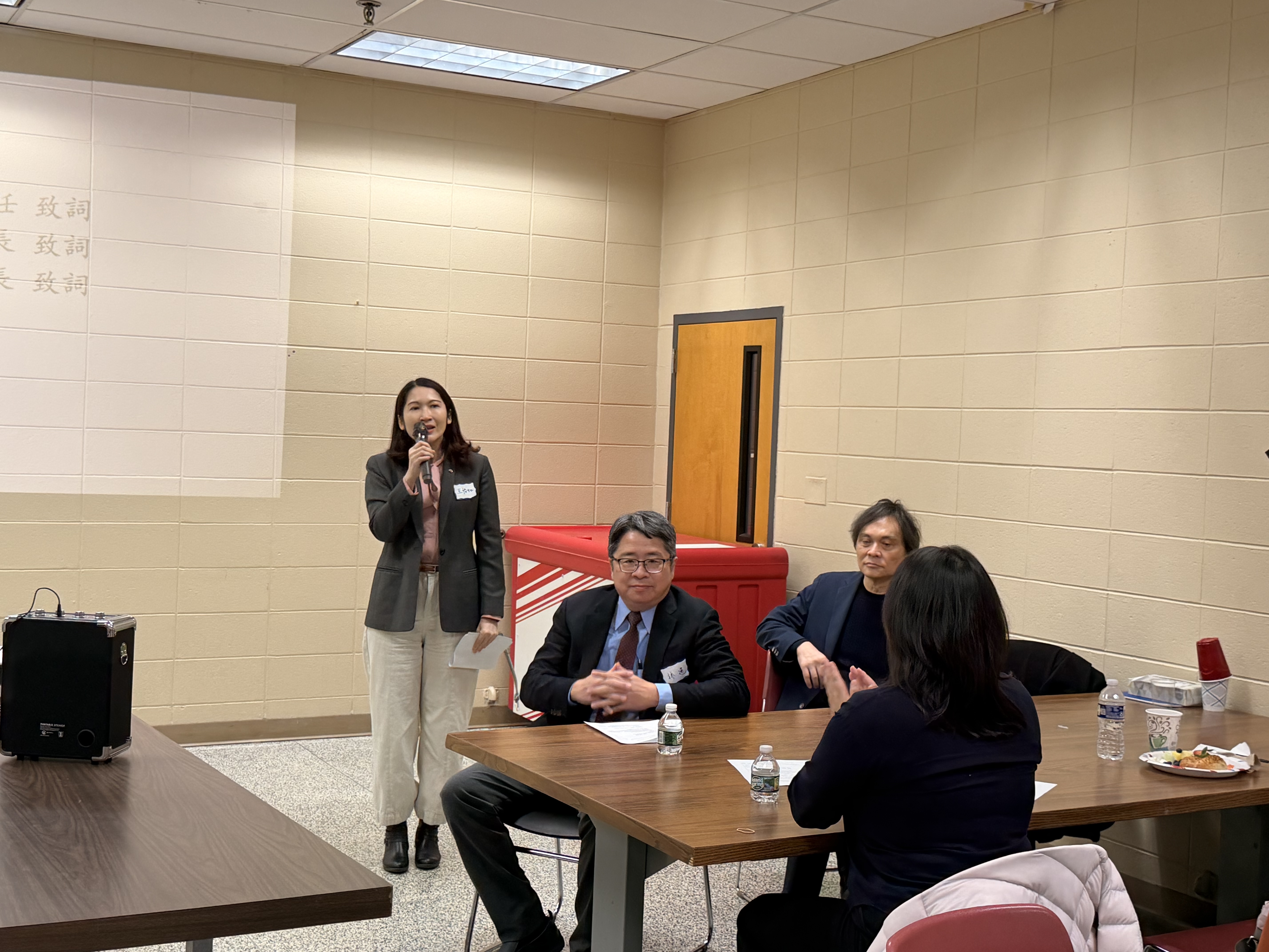 紐約文教中心主任王怡如致詞