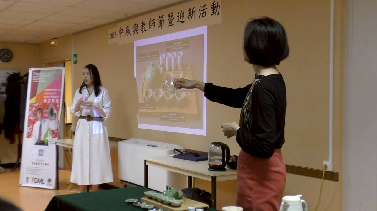 黃如芸老師及呂容甄老師介紹台灣茶