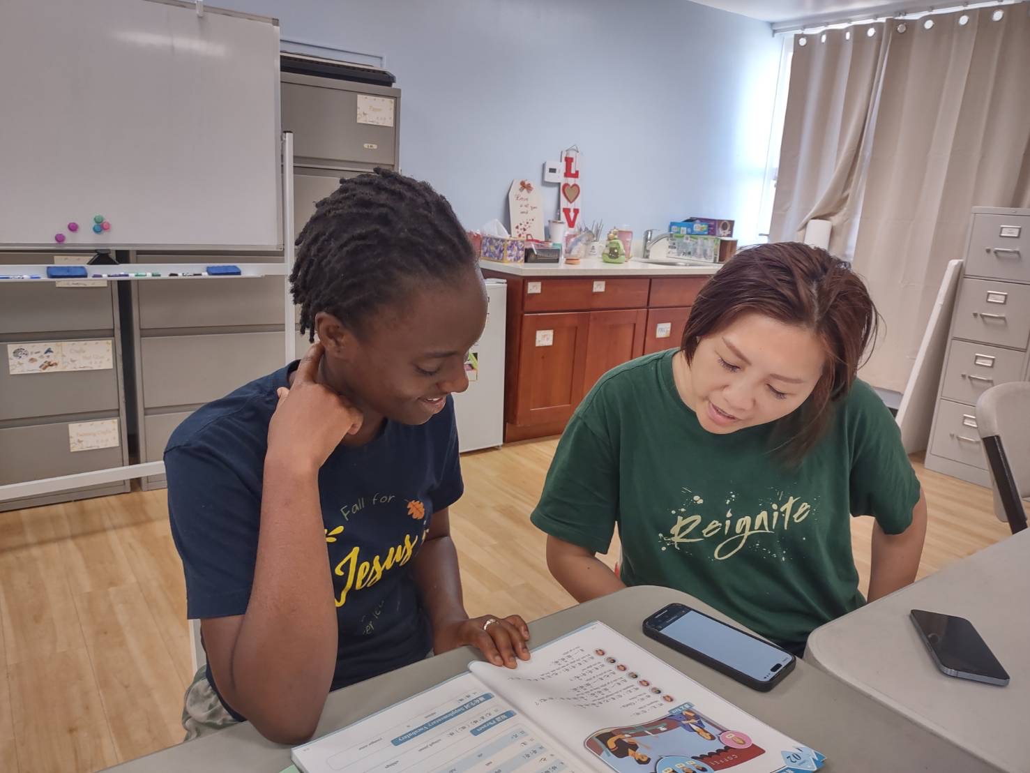 學習中文- 使用來學華語課本