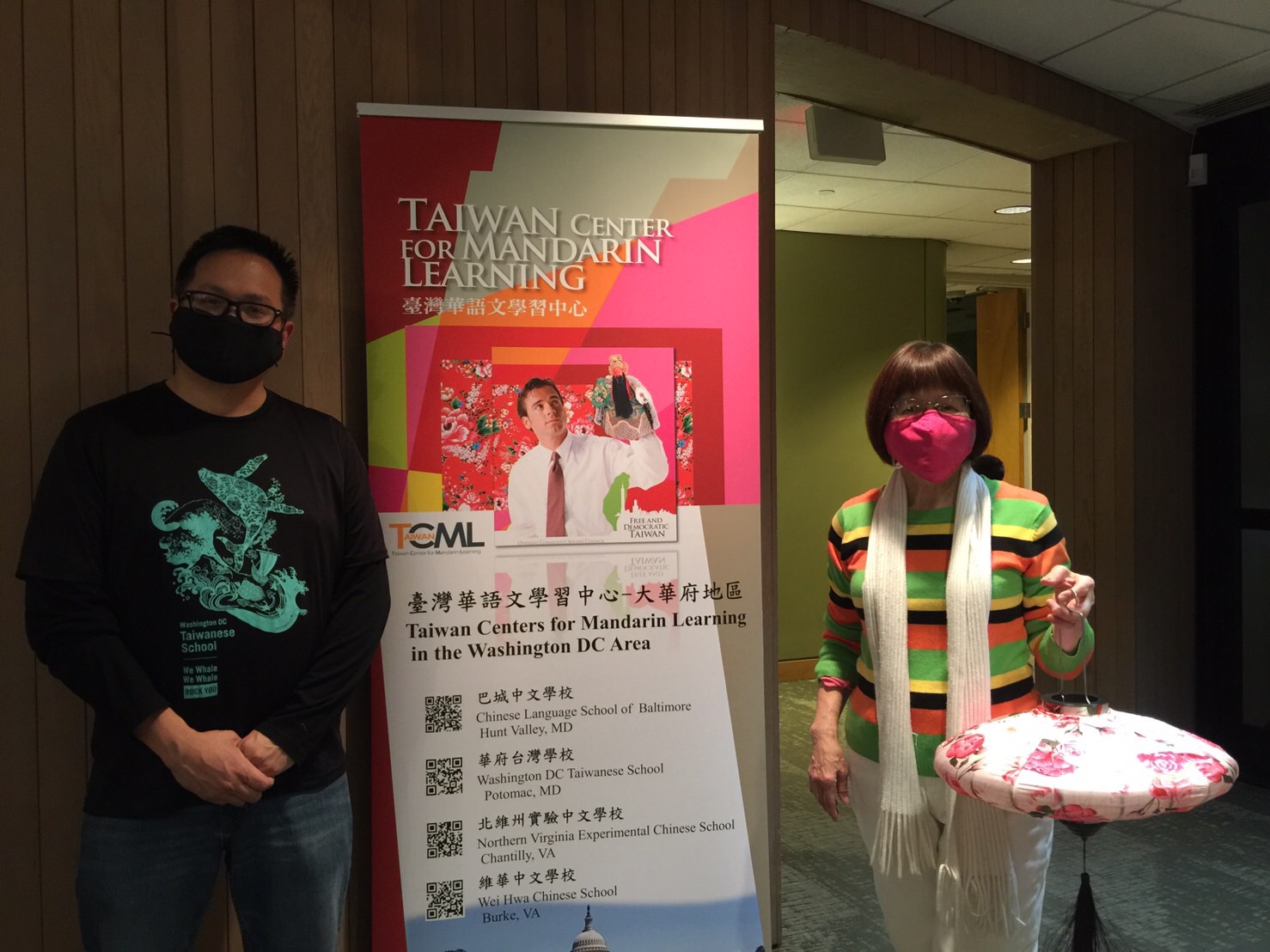 臺灣學校校長,老師和華語文中心 banner 合照留念