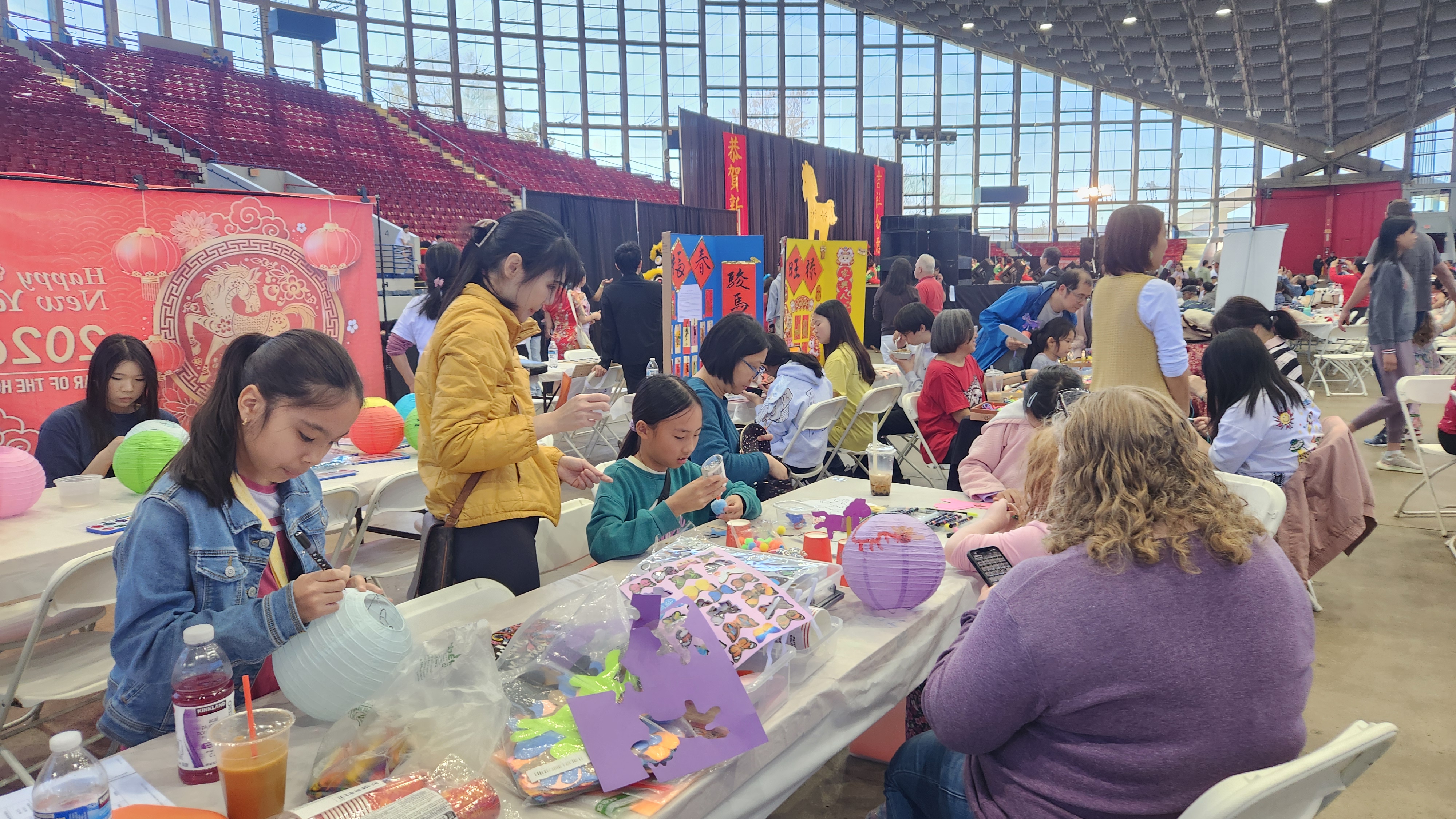 讓民眾製作應景小物及彩繪燈籠