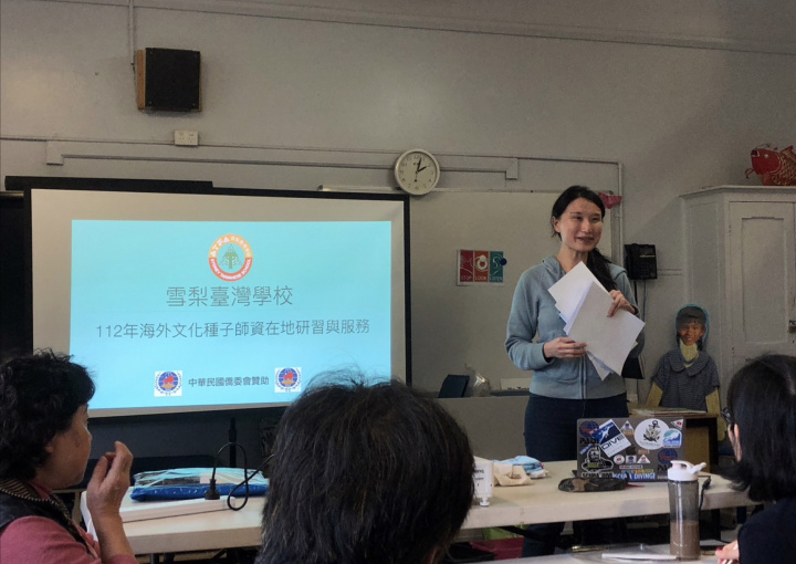 講師解說沙包製作流程