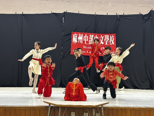 麻州中部中文學校學生功夫表演