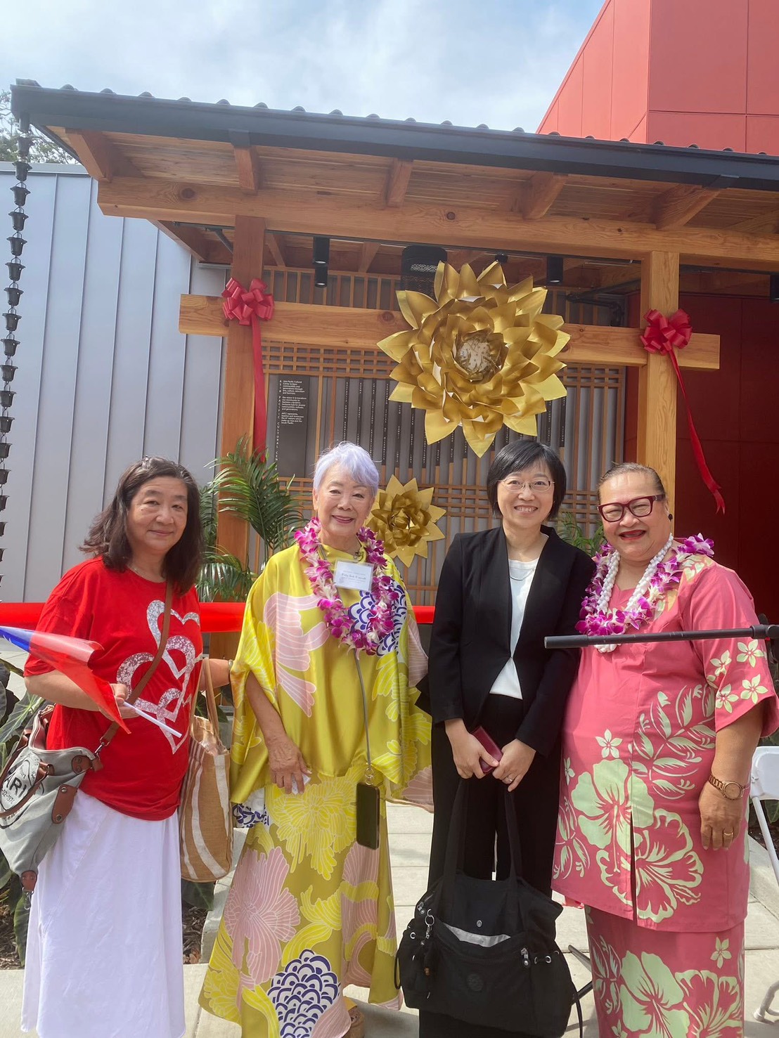 左起薪傳負責人張娟熹、亞洲太平洋文化中心創辦人Pasty Surh O’Connell、台北經文辦事處林美呈處長、亞洲太平洋文化中心執行總監Faaluaina (Lua) Pritchard