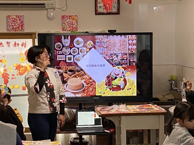 陳老師為大家解說臺灣新年的文化