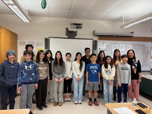 雙語班詩歌朗誦比賽所有參賽同學, 和評審老師合影