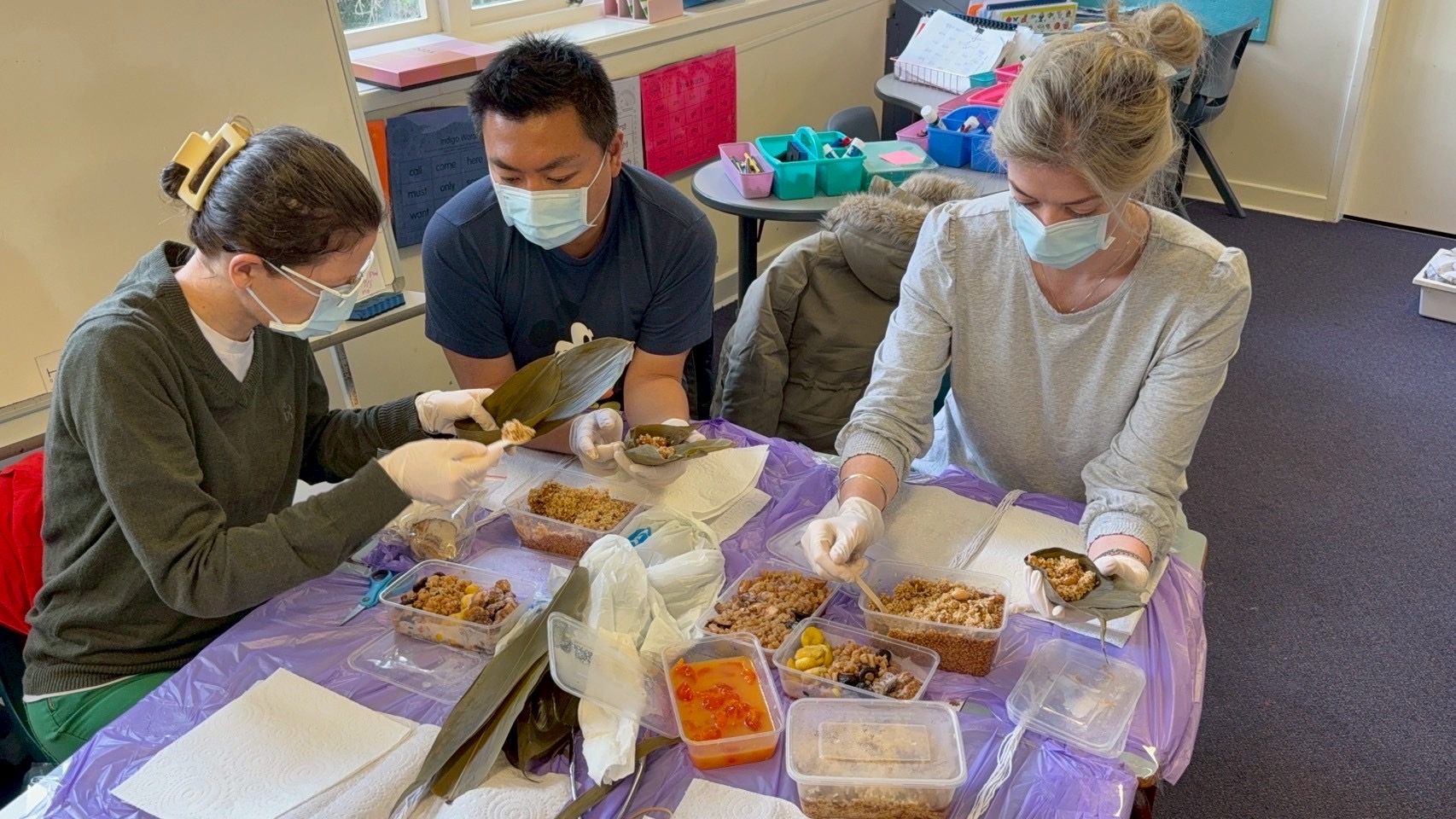 有不少台灣媳婦也參與學習包粽子的行列