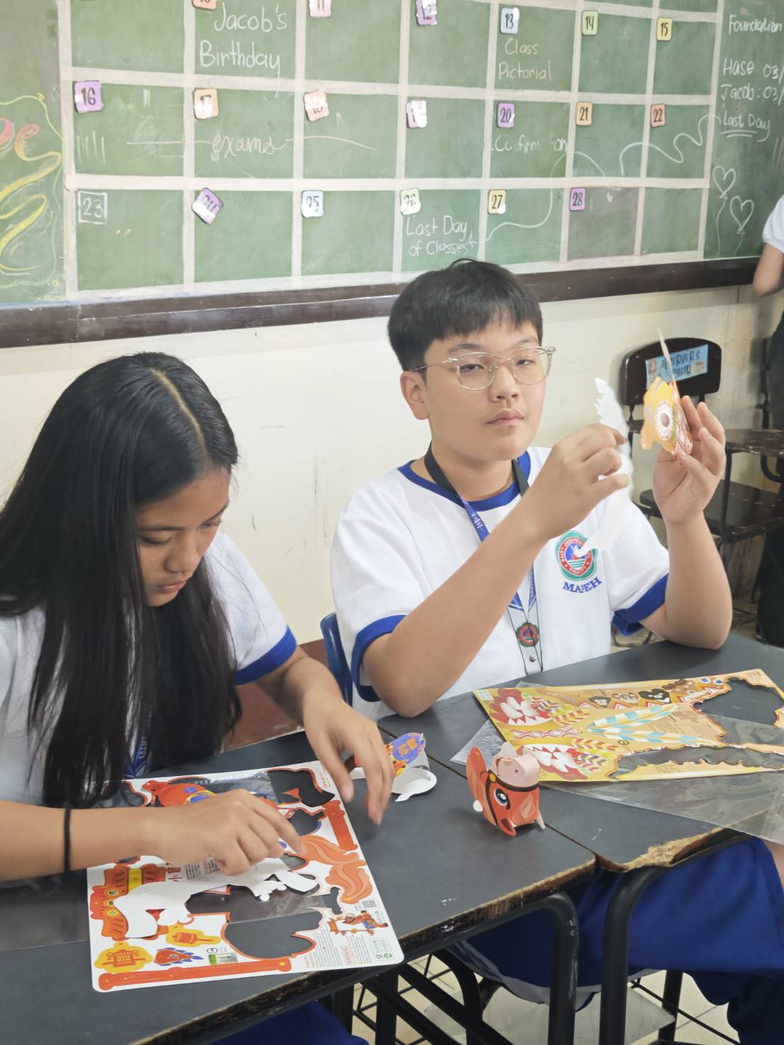 那牙耀華中學推廣臺灣文化 學生動手作馬年小提燈