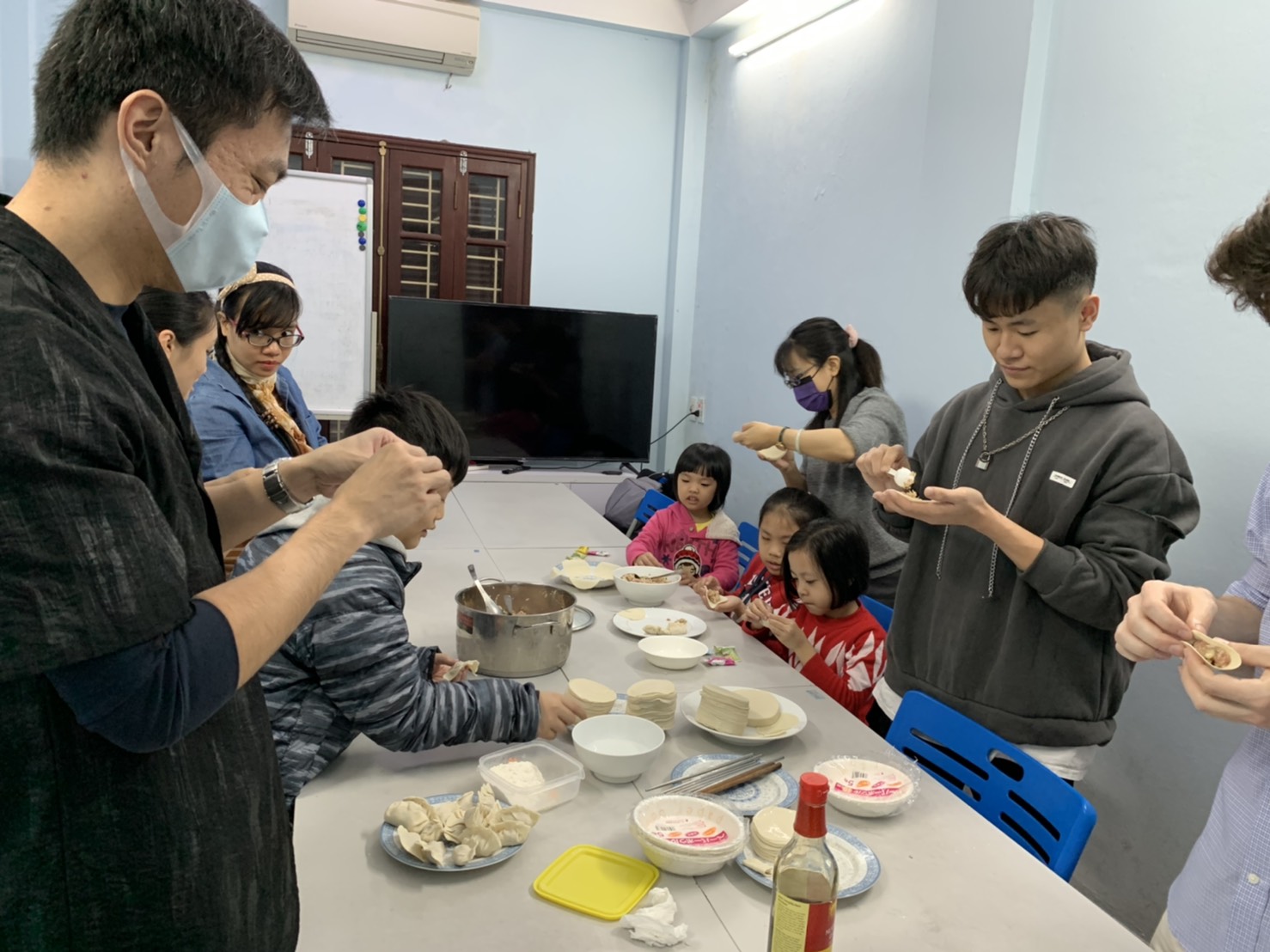 越南河內非凡教育中心   文化體驗活動：包水餃1