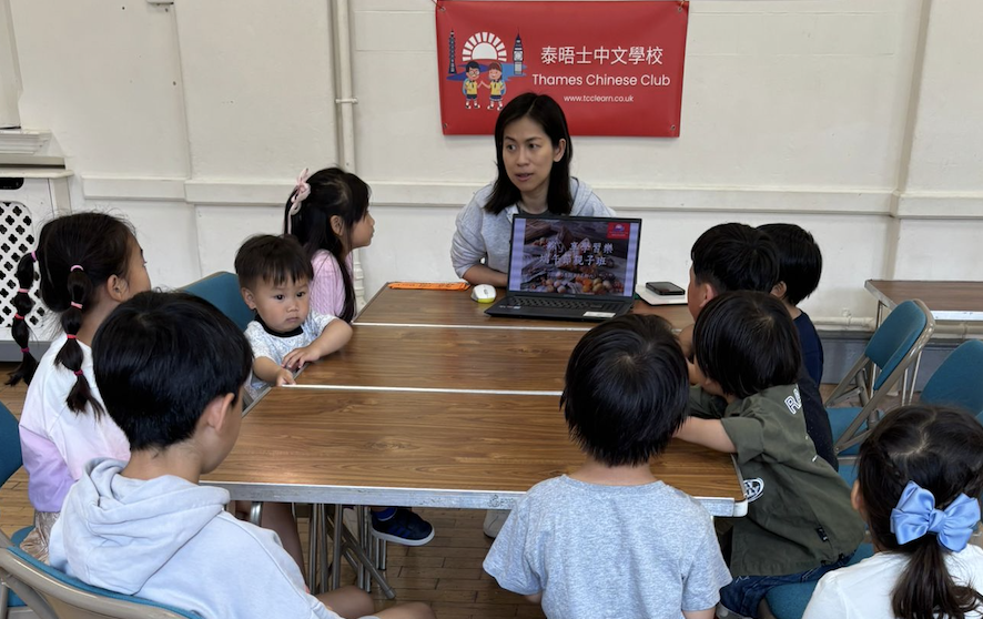 課堂上我們介紹了端午節的由來，讓孩子們了解這個傳統節日的意義。