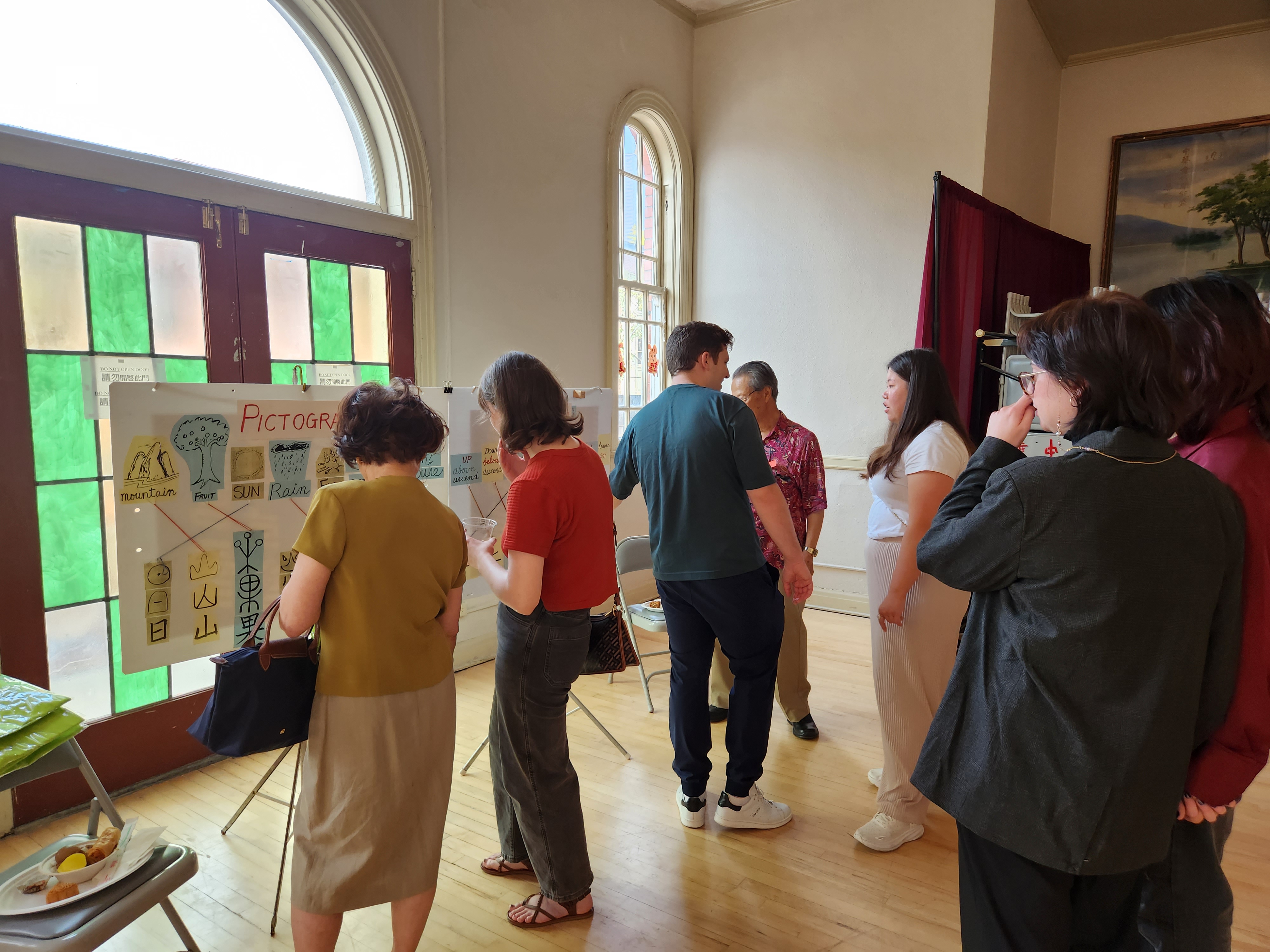 與會人員參于文字遊戲，更深層的了解文化意義與精髓