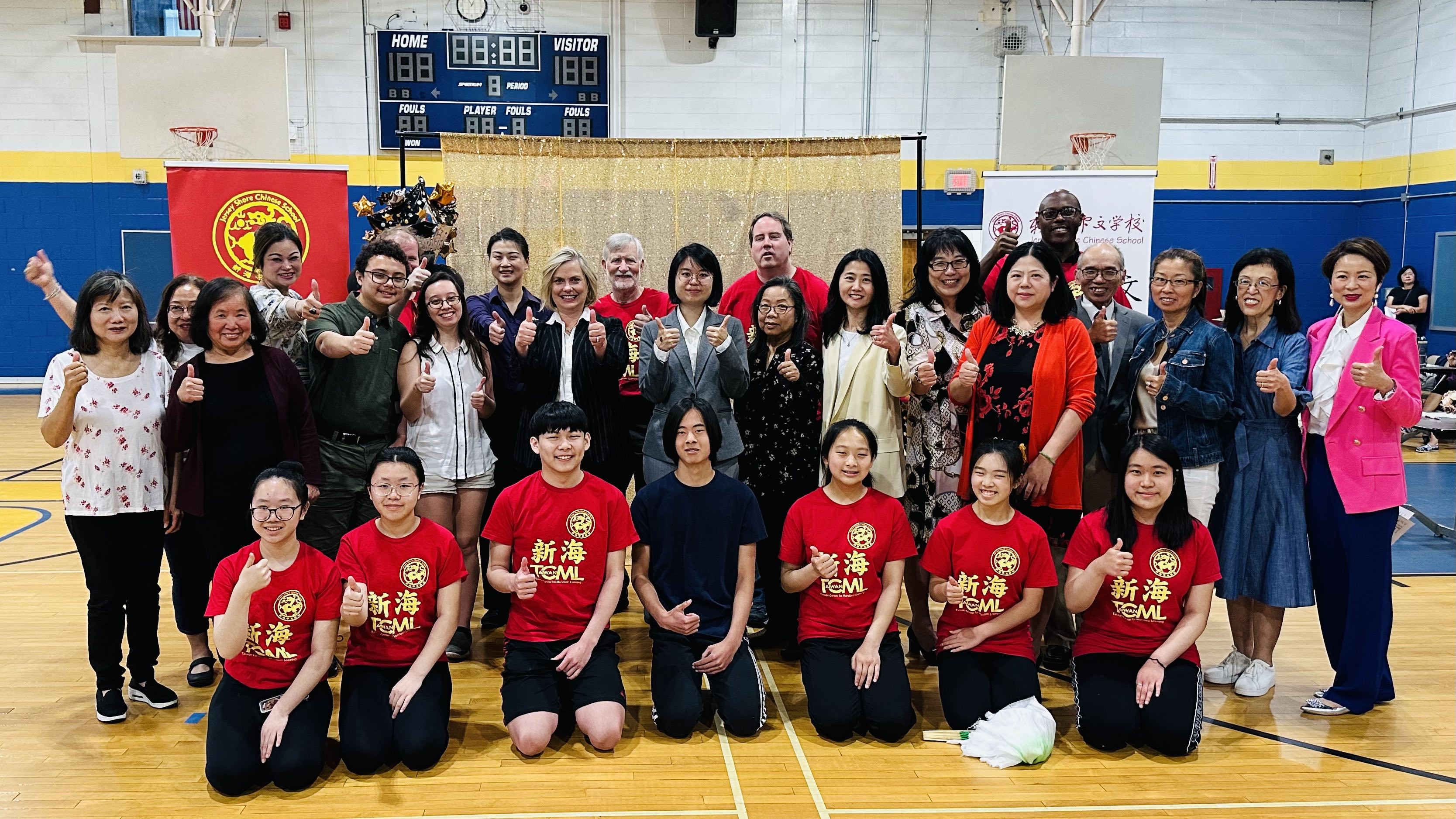 新海臺灣華語文學習中心結業典禮大合照