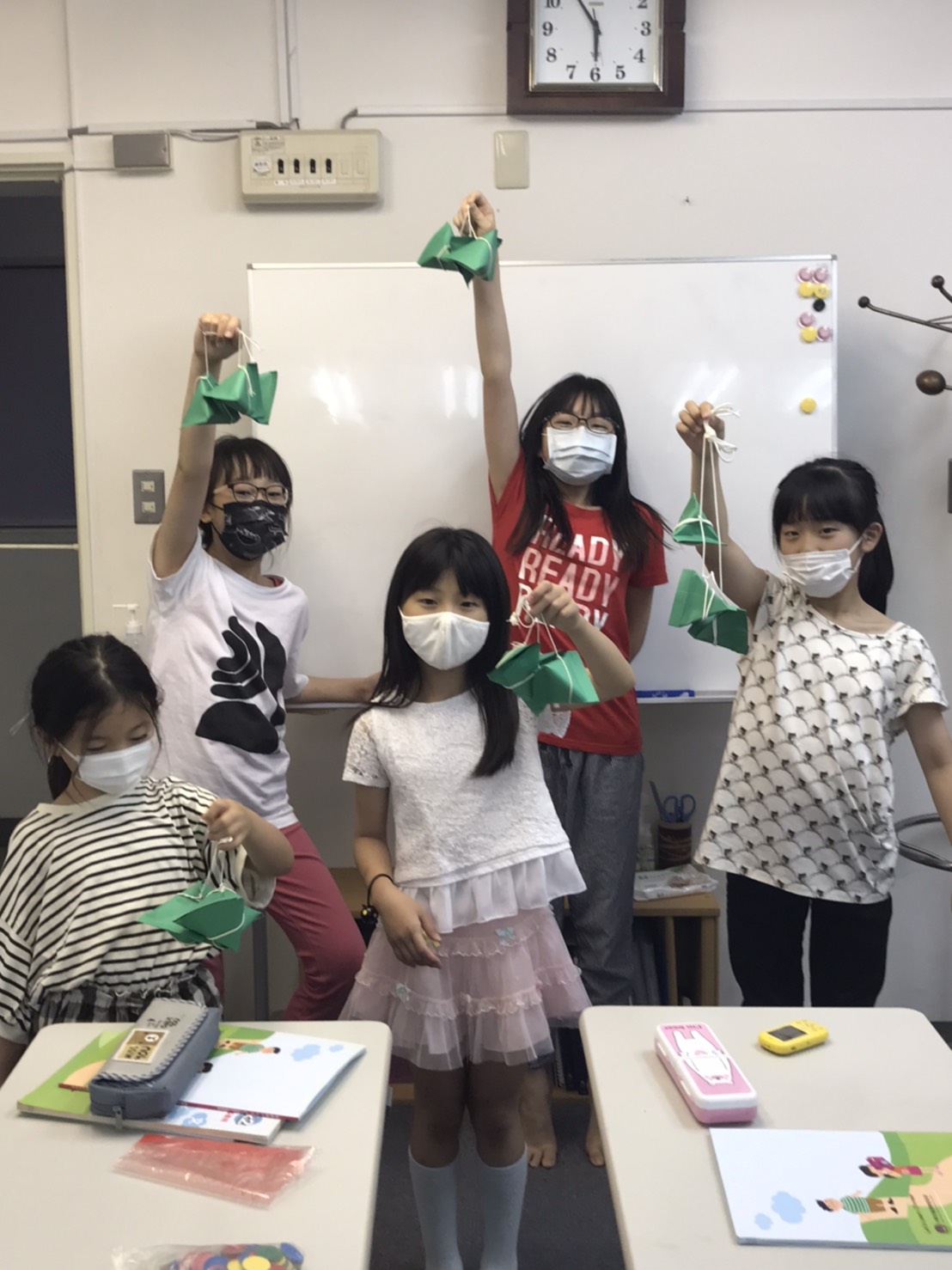 大家高興的秀出自己的手工粽子