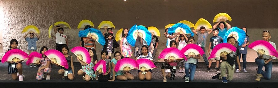 亞利桑那州臺北中華文化夏令營學生學習舞蹈
