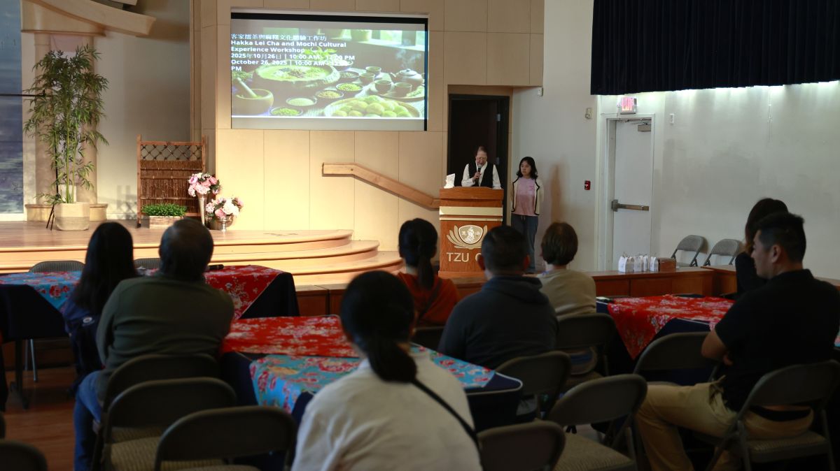 林宜汶主任主持活動，開場歡迎來賓與學員，並感謝老師與志工的協助。