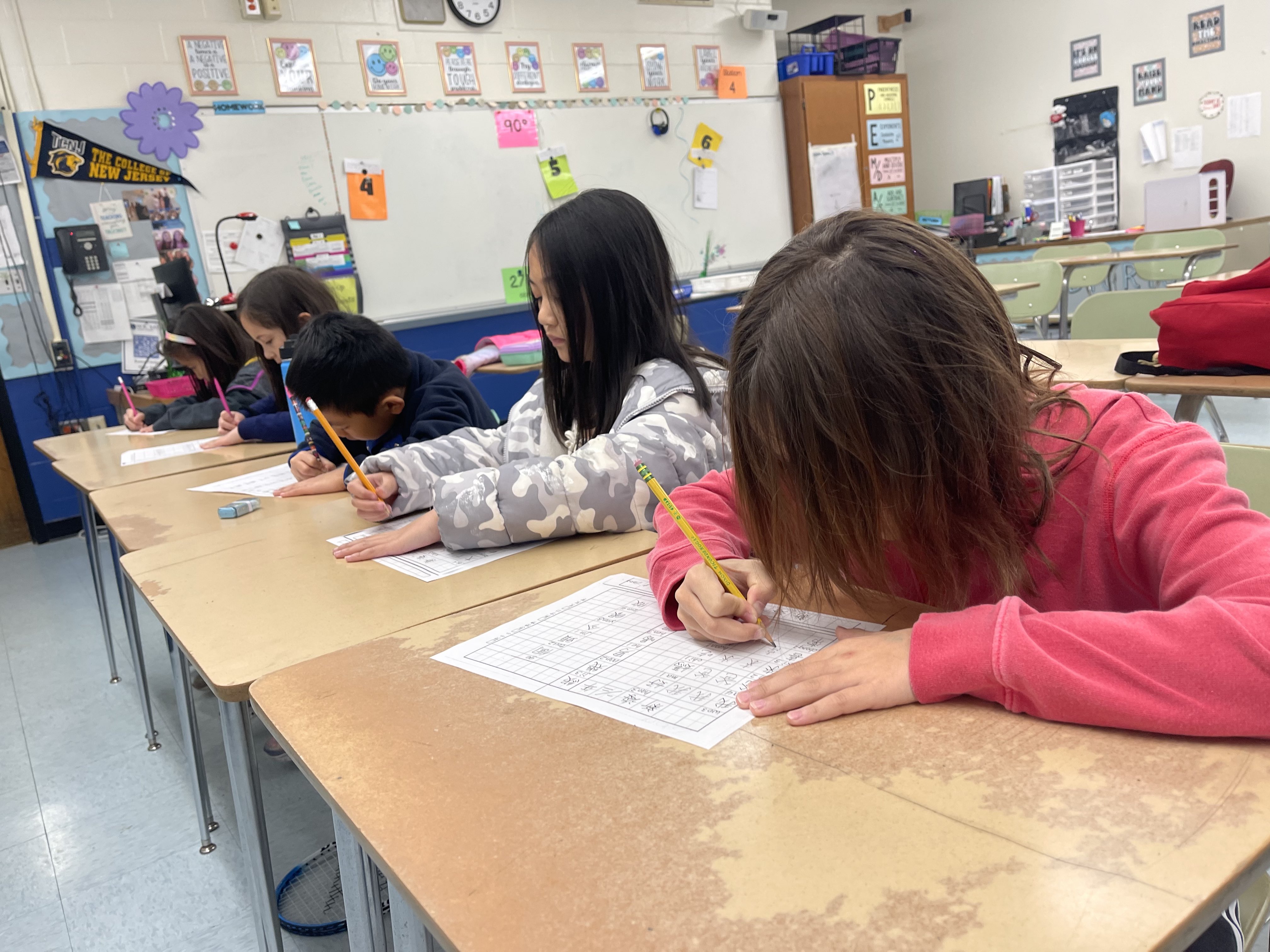 四年級參加寫字比賽