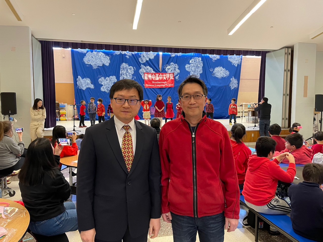 駐波士頓台北經濟文化辦事處潘昭榮主任(圖左) 參與麻州中部中文學校(WCLS)新春慶祝活動