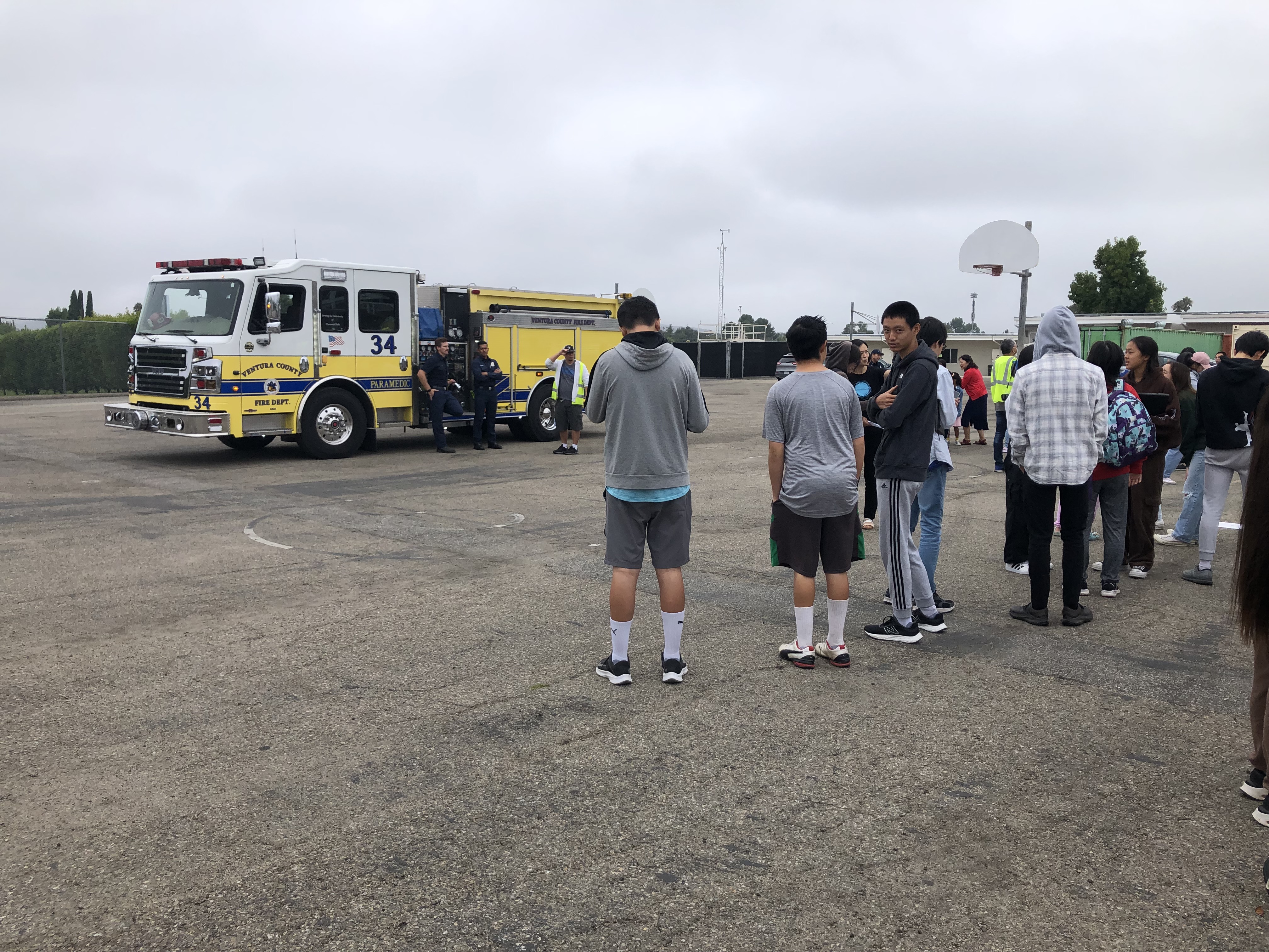 消防人員到達校園宣傳消防常識