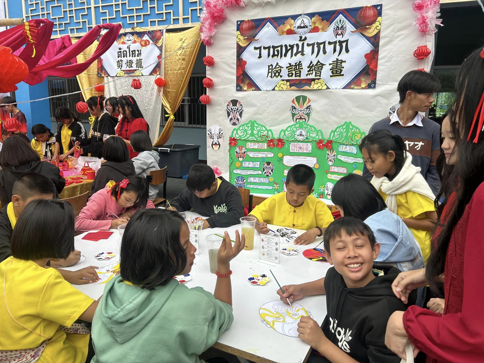 泰國主流學校小學生來體驗認識國劇臉譜